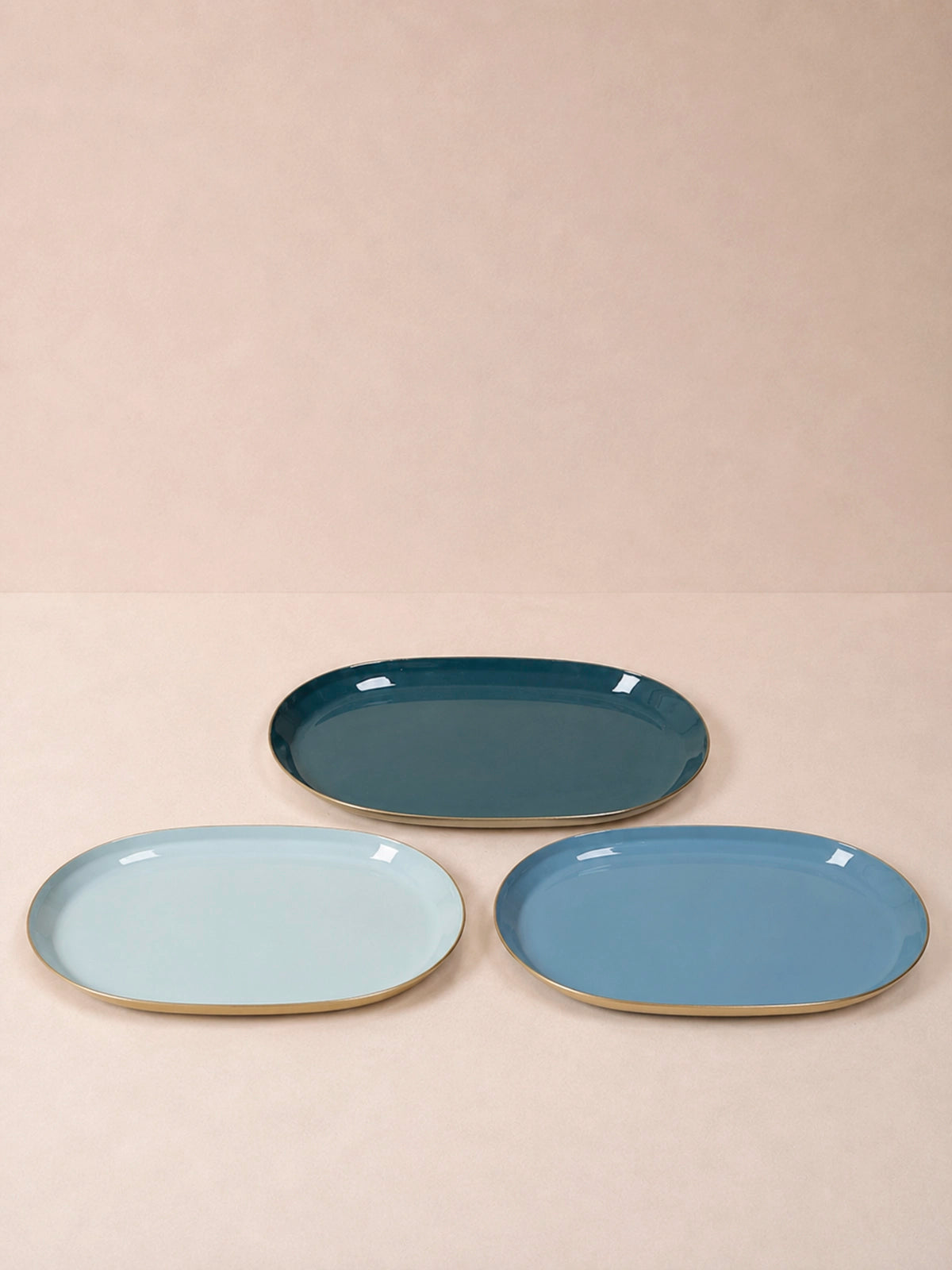 Bandeja Ocean de metal con base dorada mil azules
