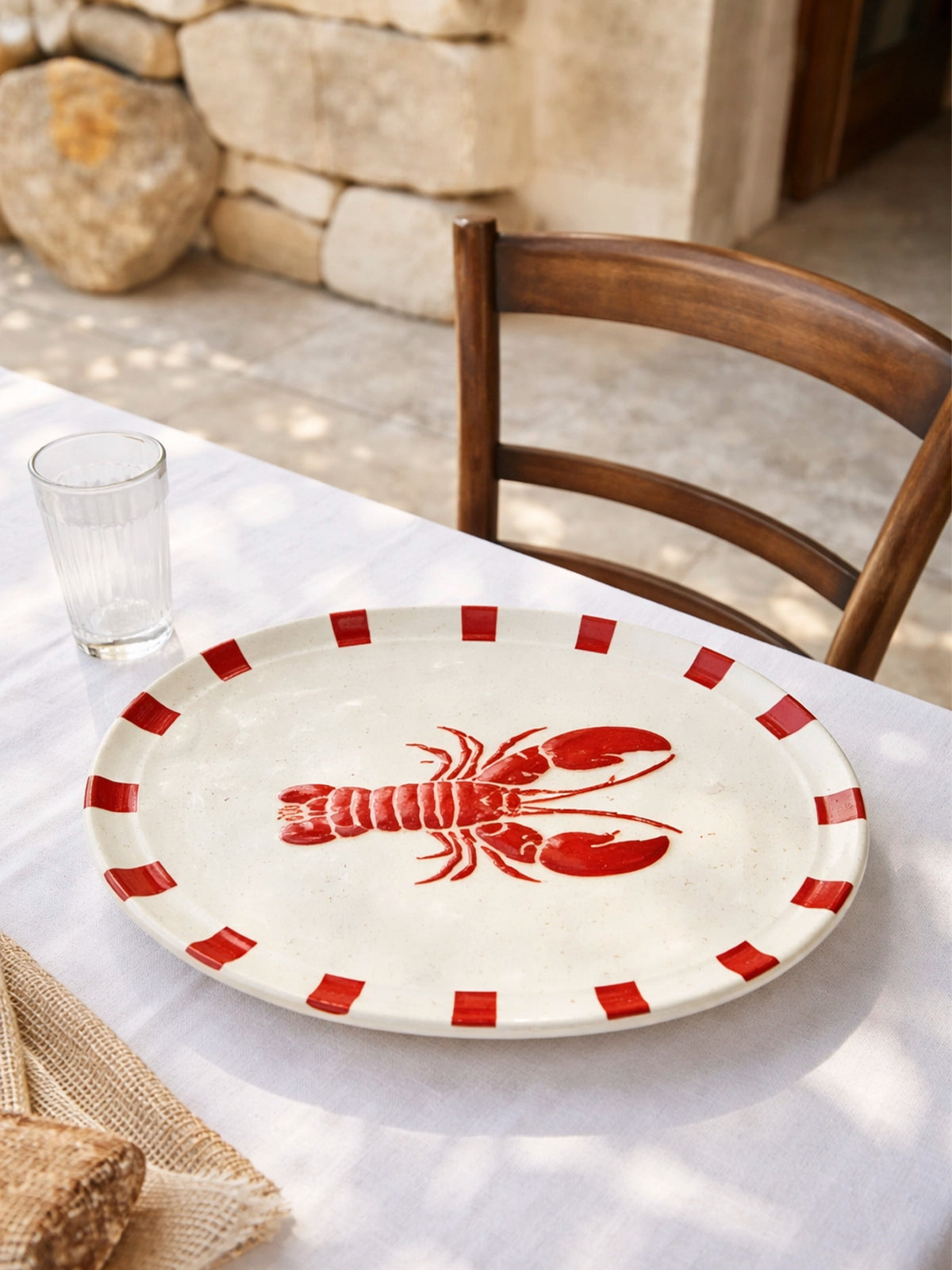 Fuente de loza con langosta roja – 40,5 x 31 cm