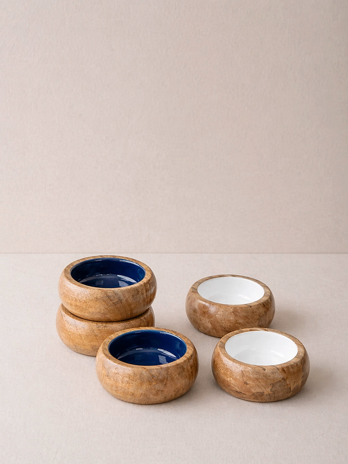 Bol de Madera de Mango con Interior Esmaltado | Cuenco Decorativo en Azul Océano o Blanco para Snacks y Aperitivos