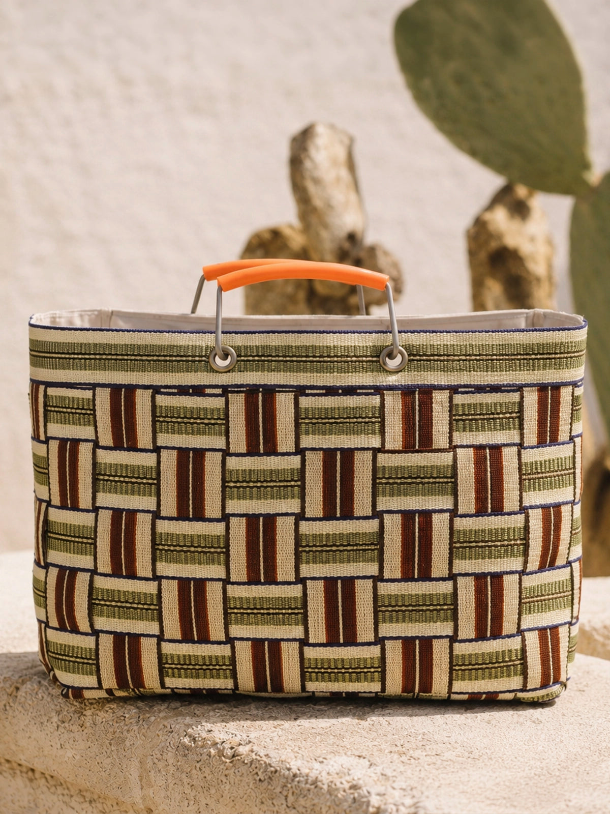 Bolsa tote bag de playa Caleta de plástico reciclado asa metal naranja