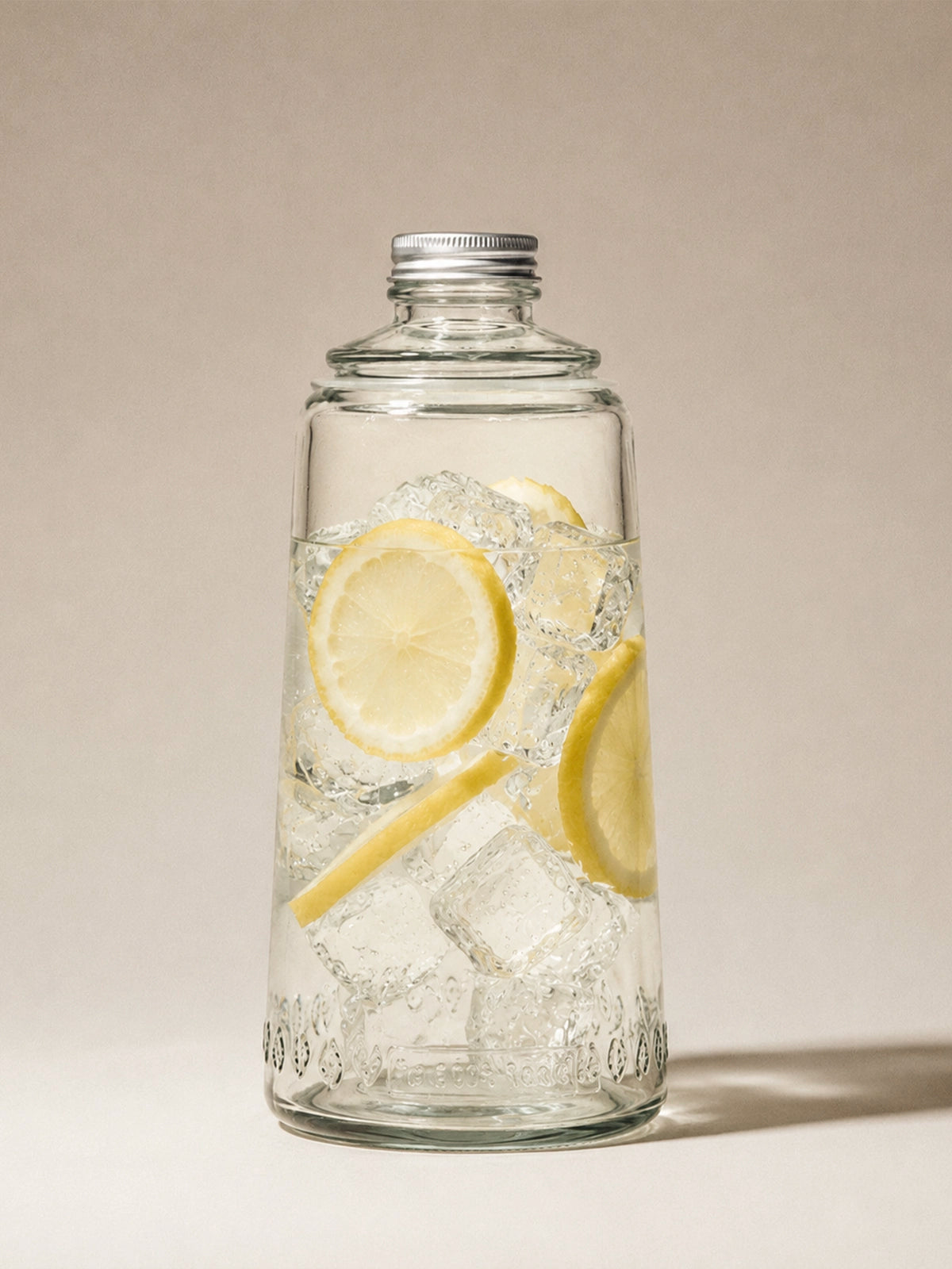 Botella de vidrio reciclado con vaso para agua 1L