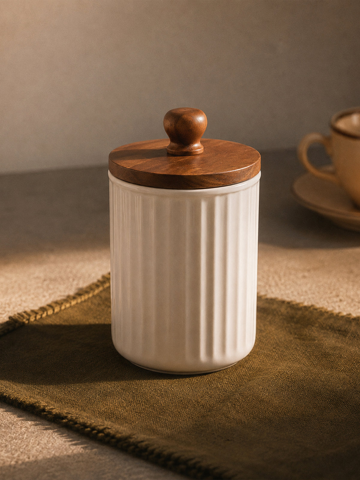 Caja Aura de metal blanco con tapa de madera natural decorativa