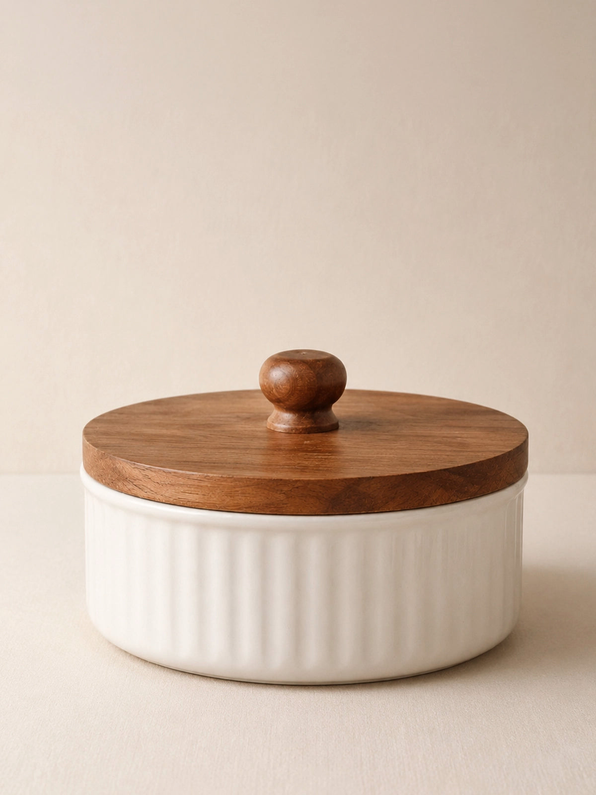 Caja Aura baja de metal blanco con tapa de madera natural decorativa