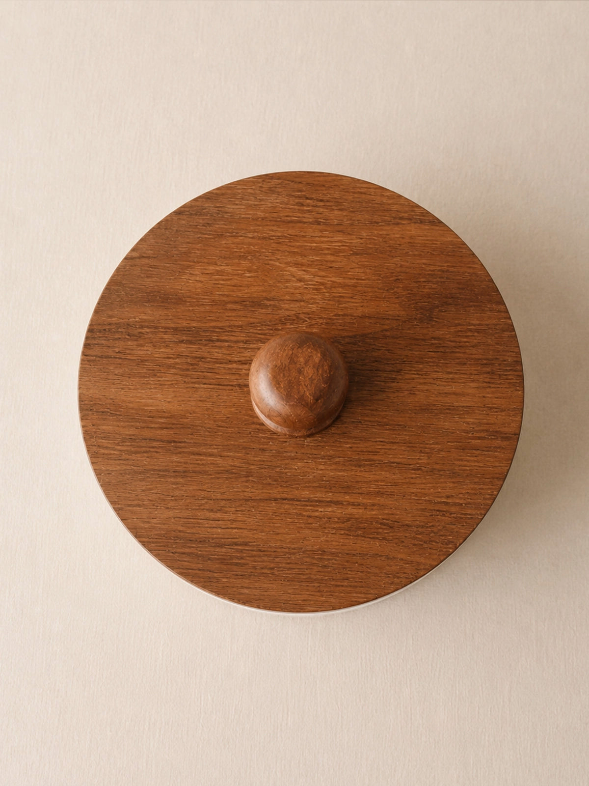 Caja Aura de metal blanco con tapa de madera natural decorativa