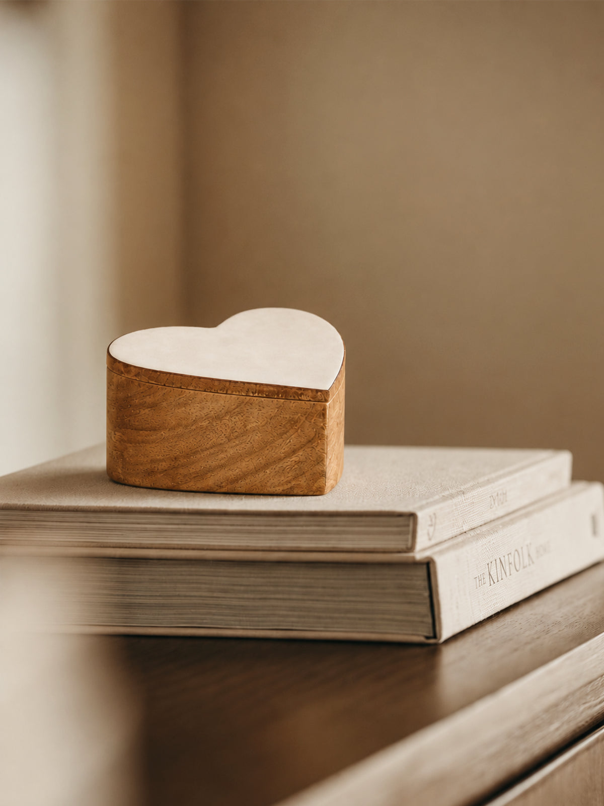 Caja de Madera de Mango con Tapa de Corazón 10x11x6 cm
