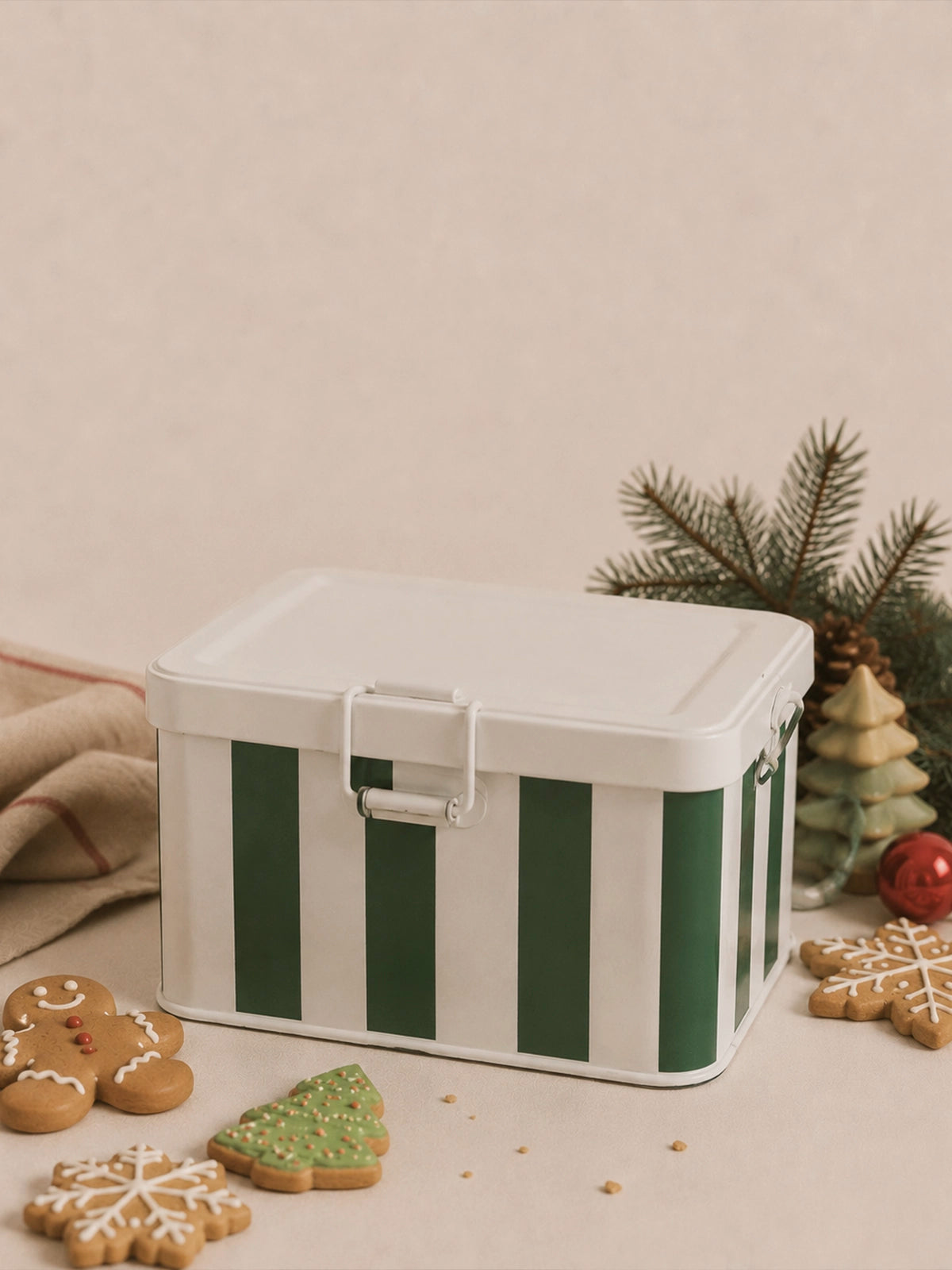 Caja Metálica de Rayas Verde Inglés y Blanco – 13,5 × 12 × 8,5 cm