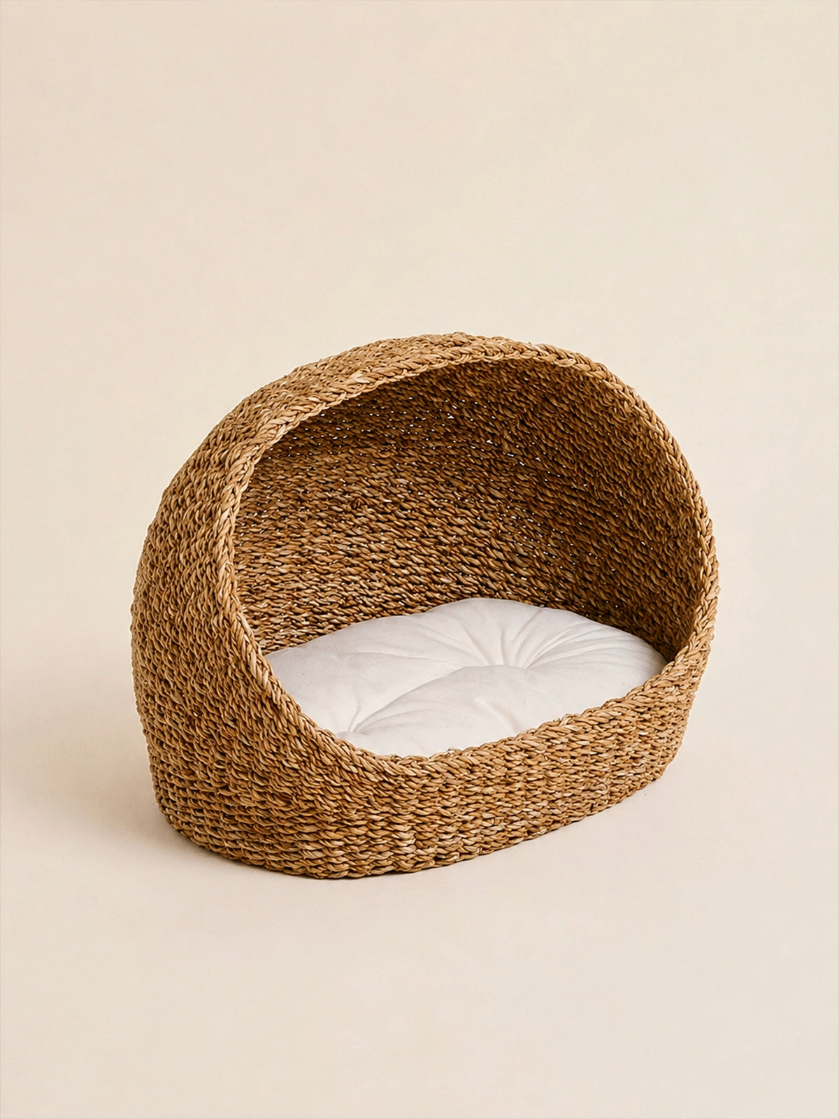 Cama para mascotas de junco de mar Corso con cojín