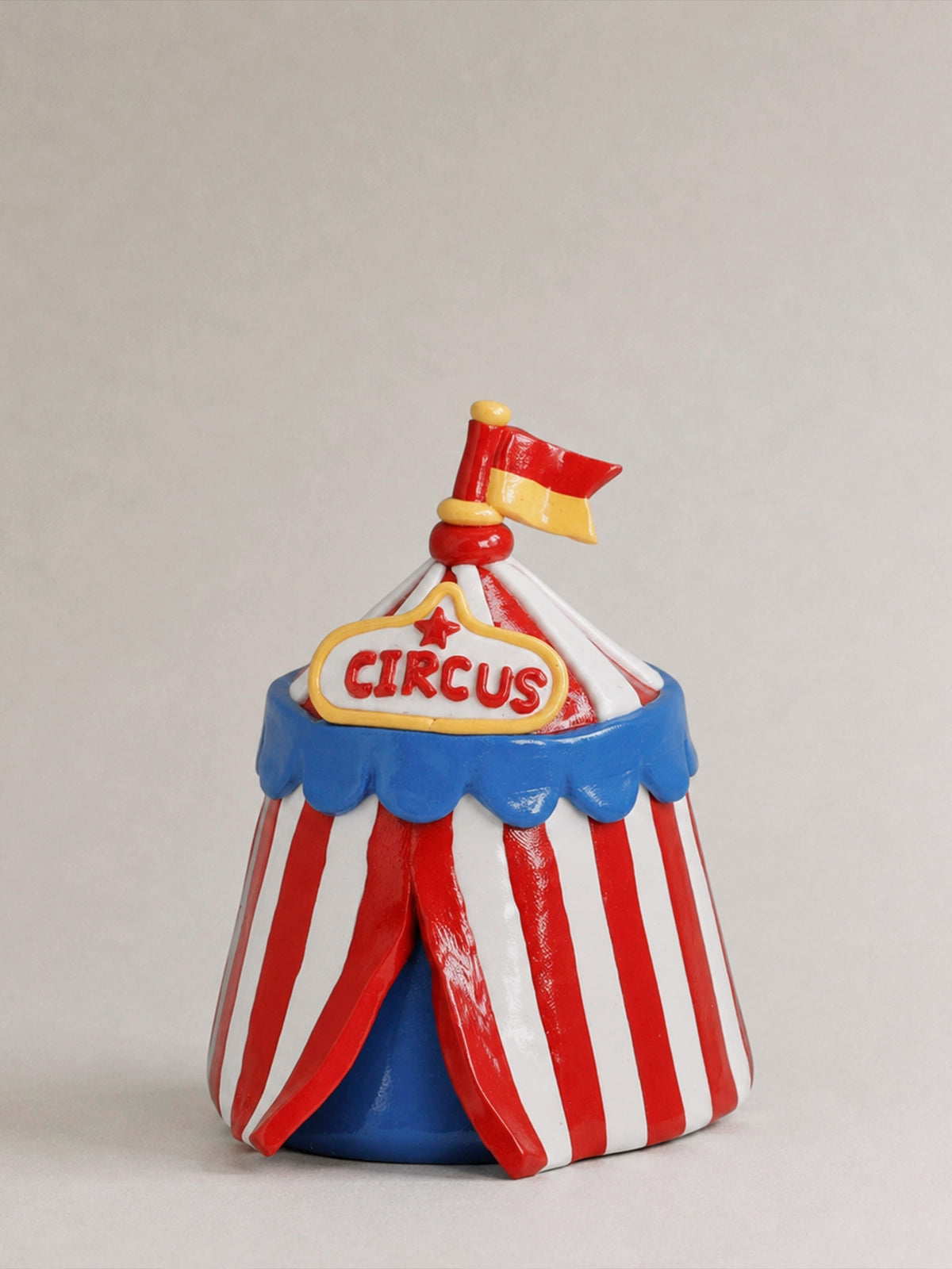 Carpa de Circo Decorativa de Cerámica Roja, Blanca y Azul – 11 cm