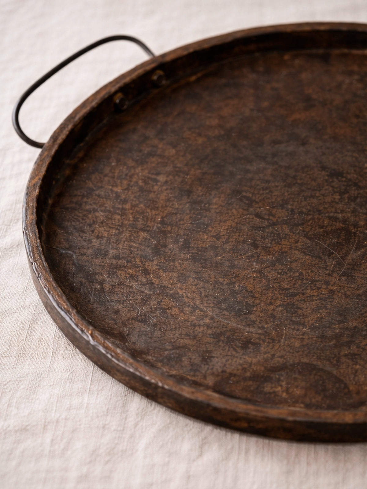 Bandeja Atlas de metal acabado óxido antique vintage 33 cm — bandeja decorativa industrial