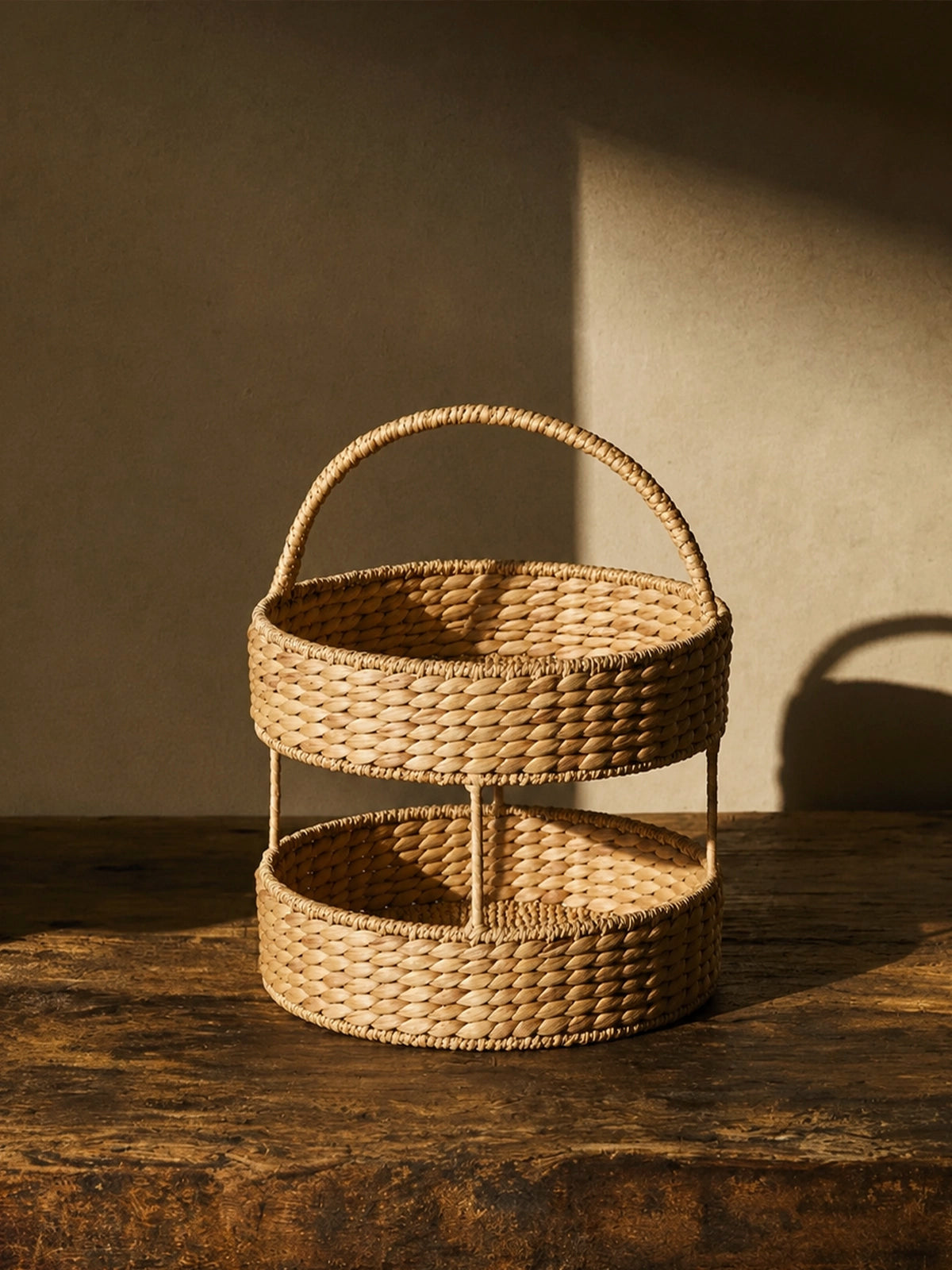Cesta Bali de dos niveles en fibra natural con asa artesanal