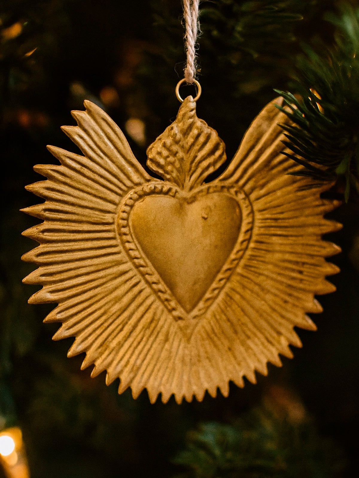 Colgante corazón con alas Exvoto dorado estilo vintage