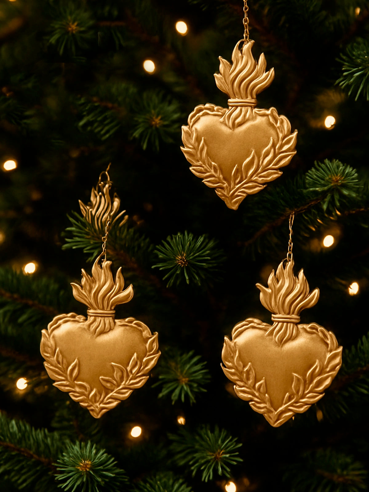 Colgante corazón con fuego Exvoto dorado estilo vintage