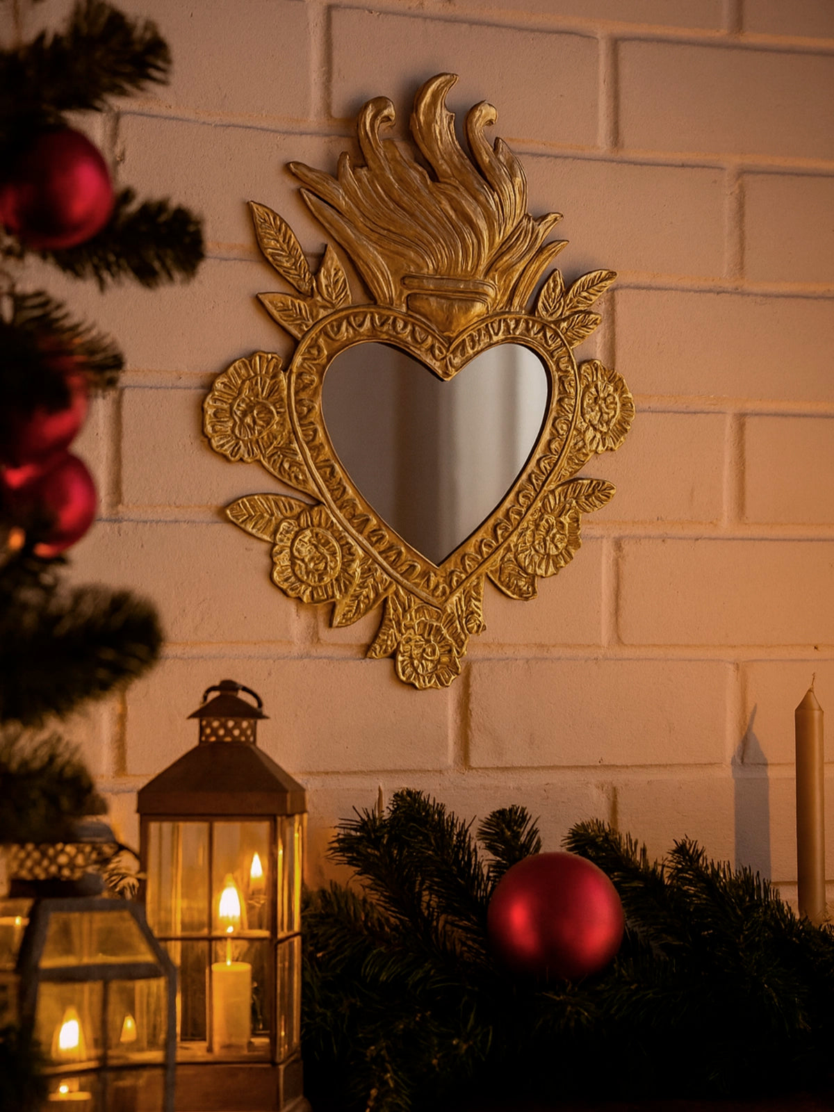 Espejo corazón con fuego dorado estilo Exvoto vintage
