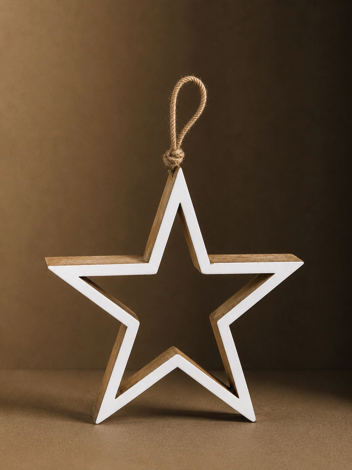 Estrella Colgante de Madera de Mango – Blanco y Natural 30 × 30 cm