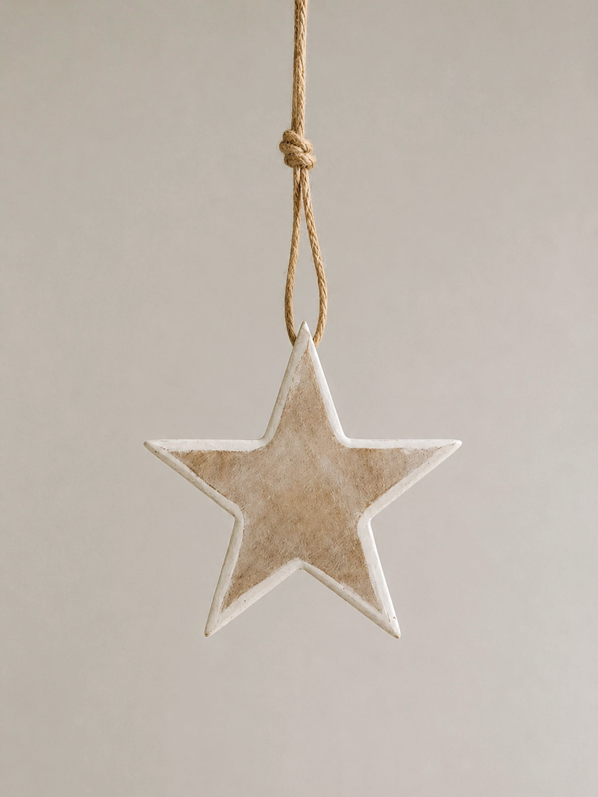 Estrella Navideña Colgante de Madera de Mango – 9 × 9 cm