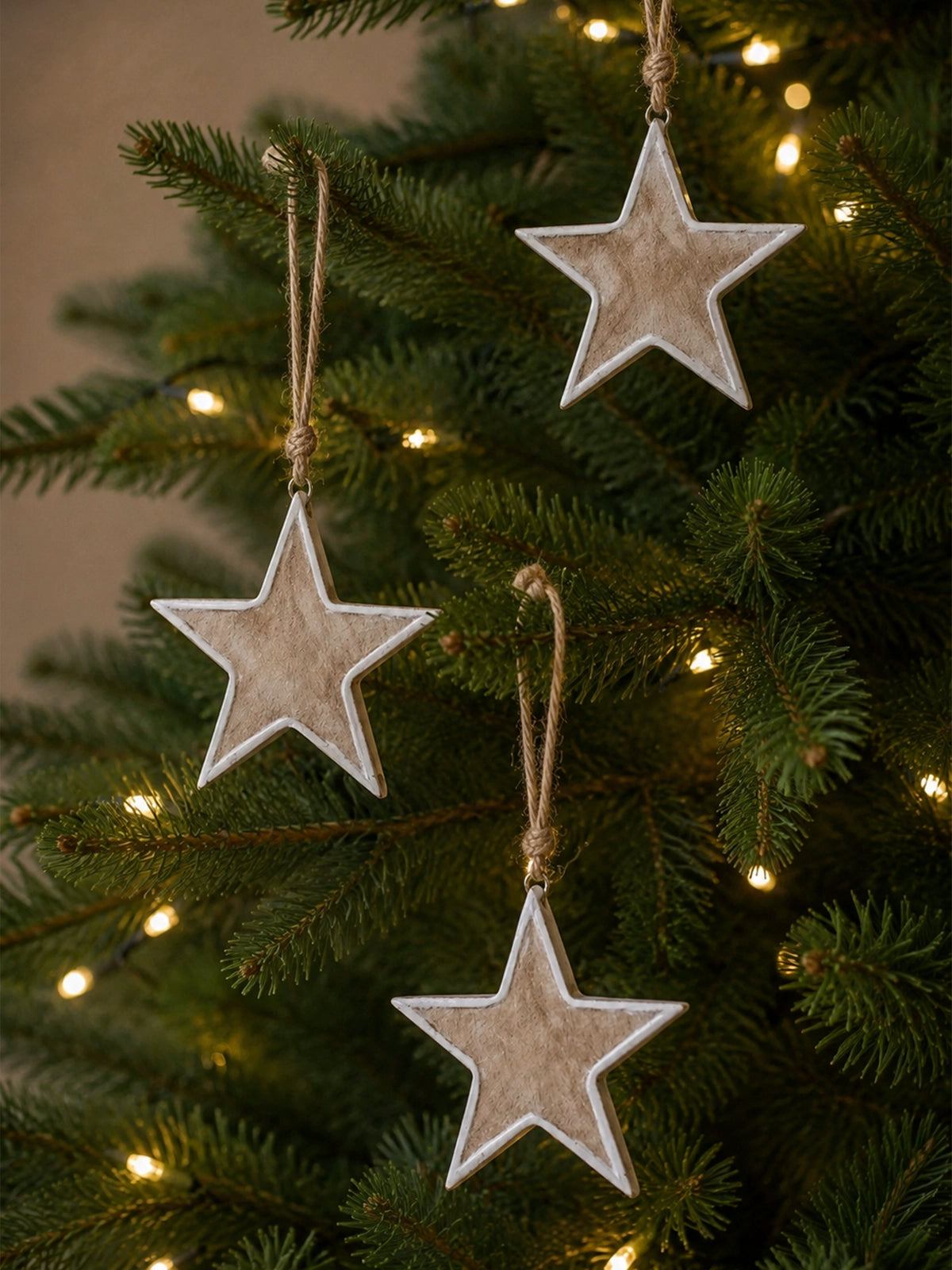 Estrella Navideña Colgante de Madera de Mango – 9 × 9 cm