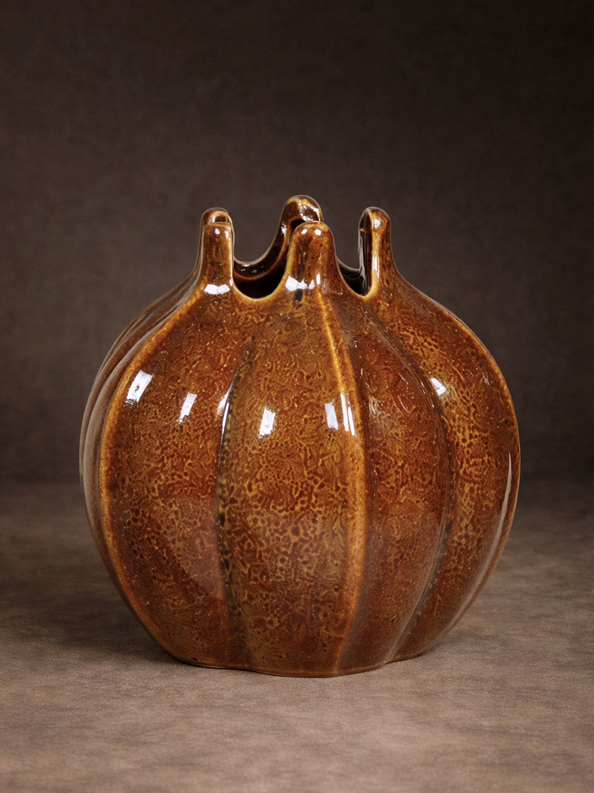 Jarrón Amber de porcelana mostaza oscuro marrón camel decorativo