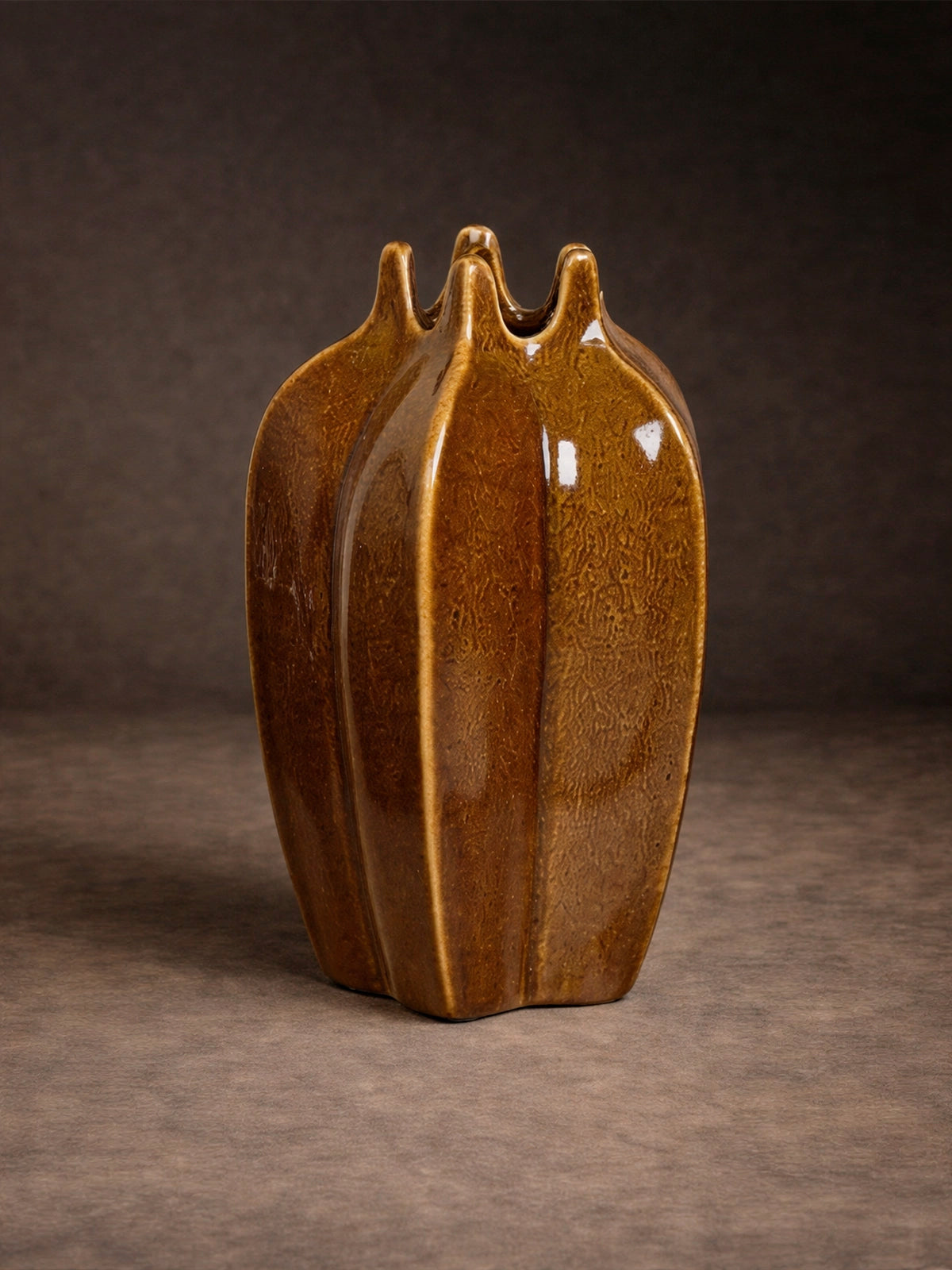 Jarrón Tulipa de porcelana mostaza marrón camel decorativo