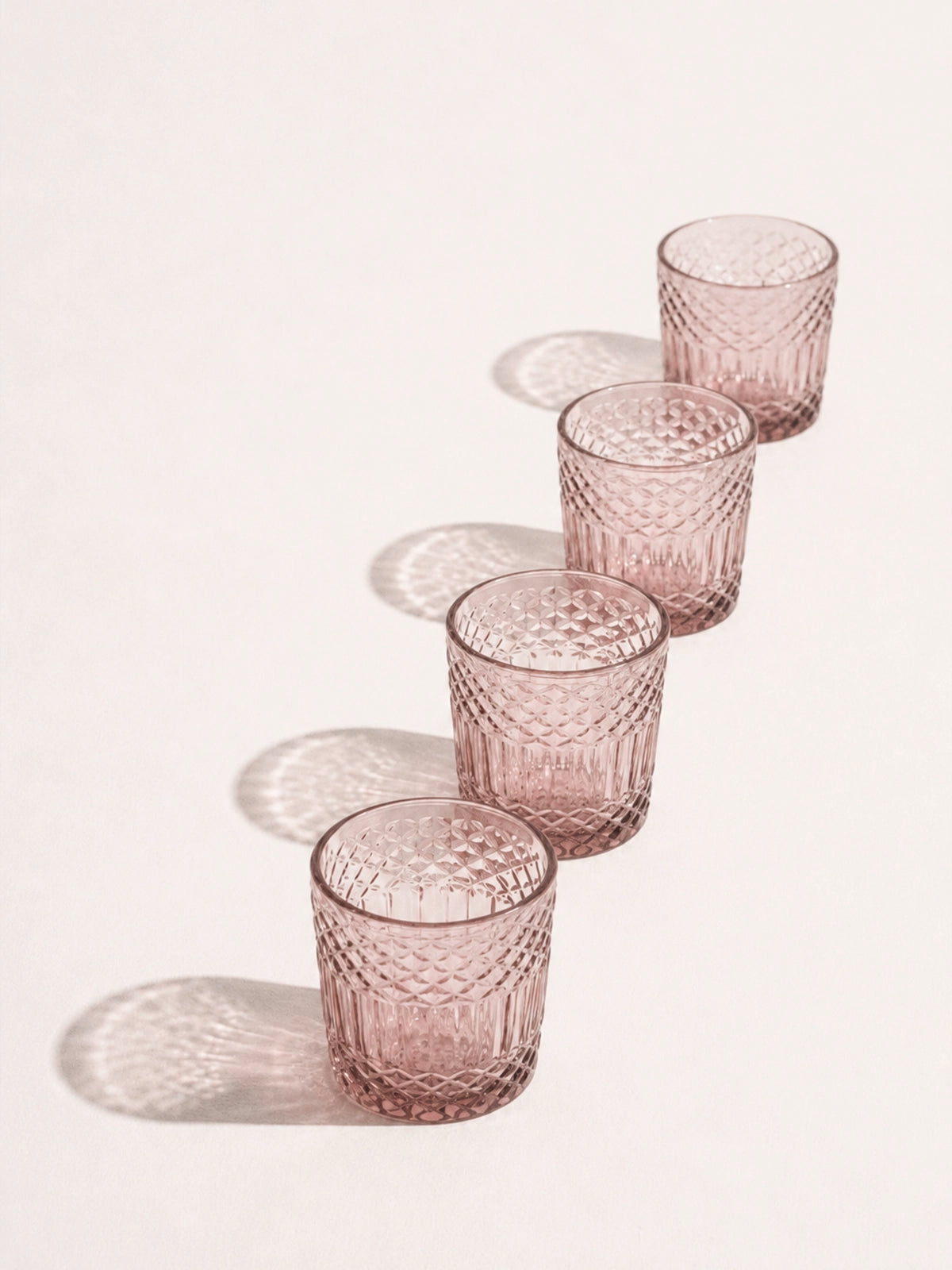 Juego de 12 vasos de cristal grabado color malva colección Rosé Mediterráneo 8x10cm
