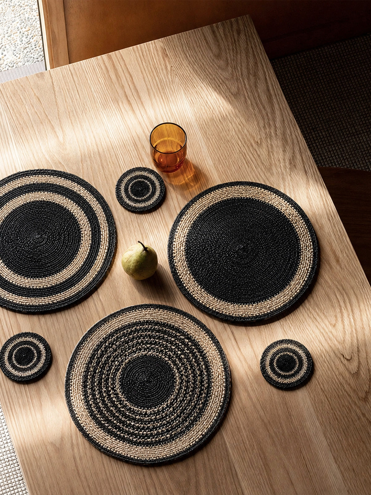 Juego de 3 Individuales de Seagrass Nara – Negro y Natural