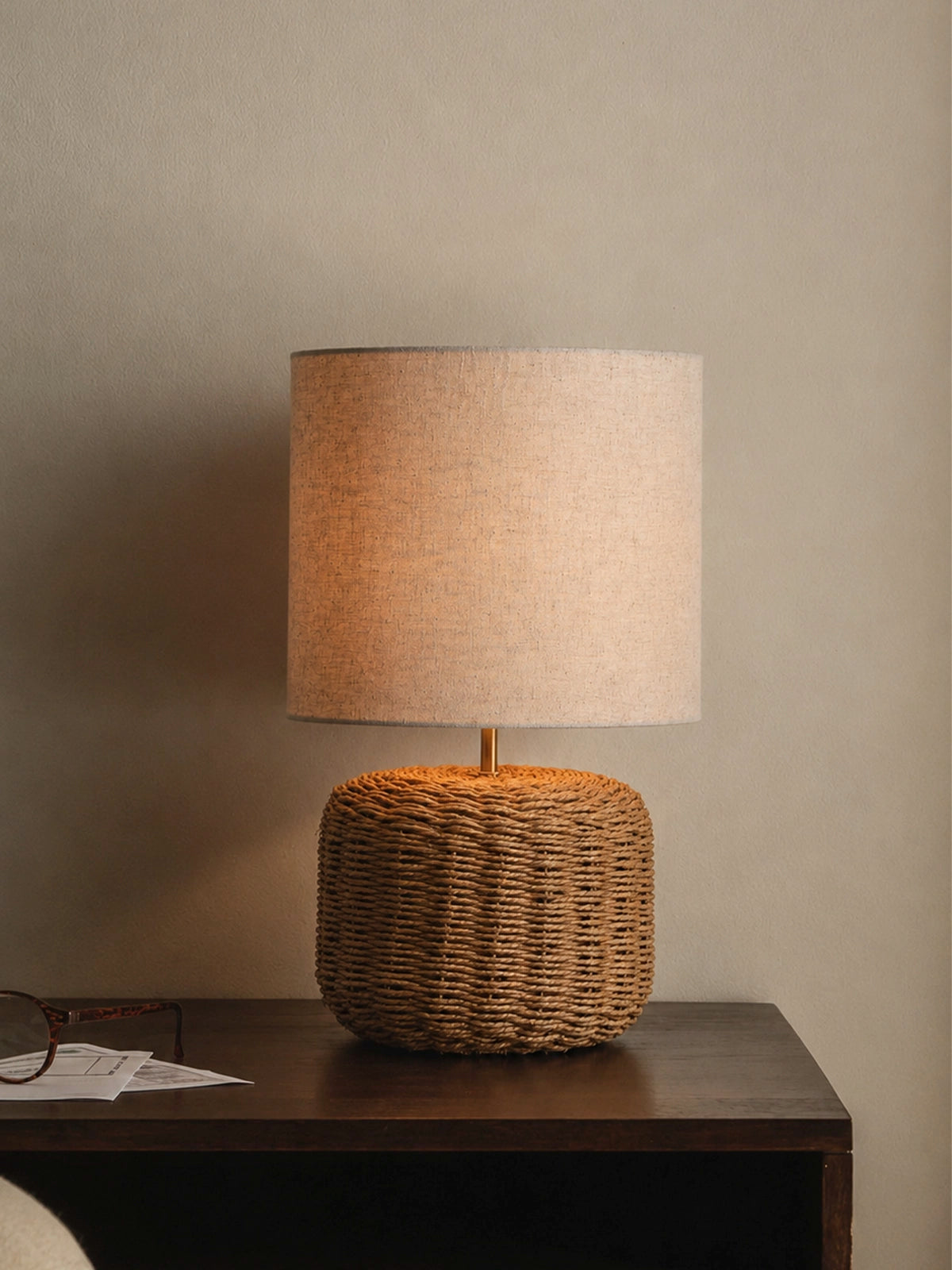 Lámpara Nara de fibras naturales y pantalla beige