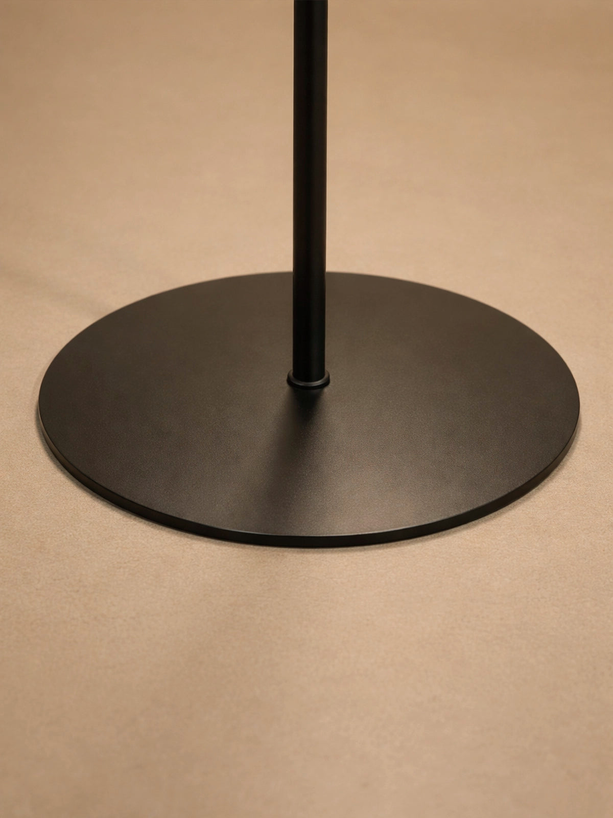 Lámpara de mesa solar exterior Solaia de cuerda y metal – 15,5 x 26 cm