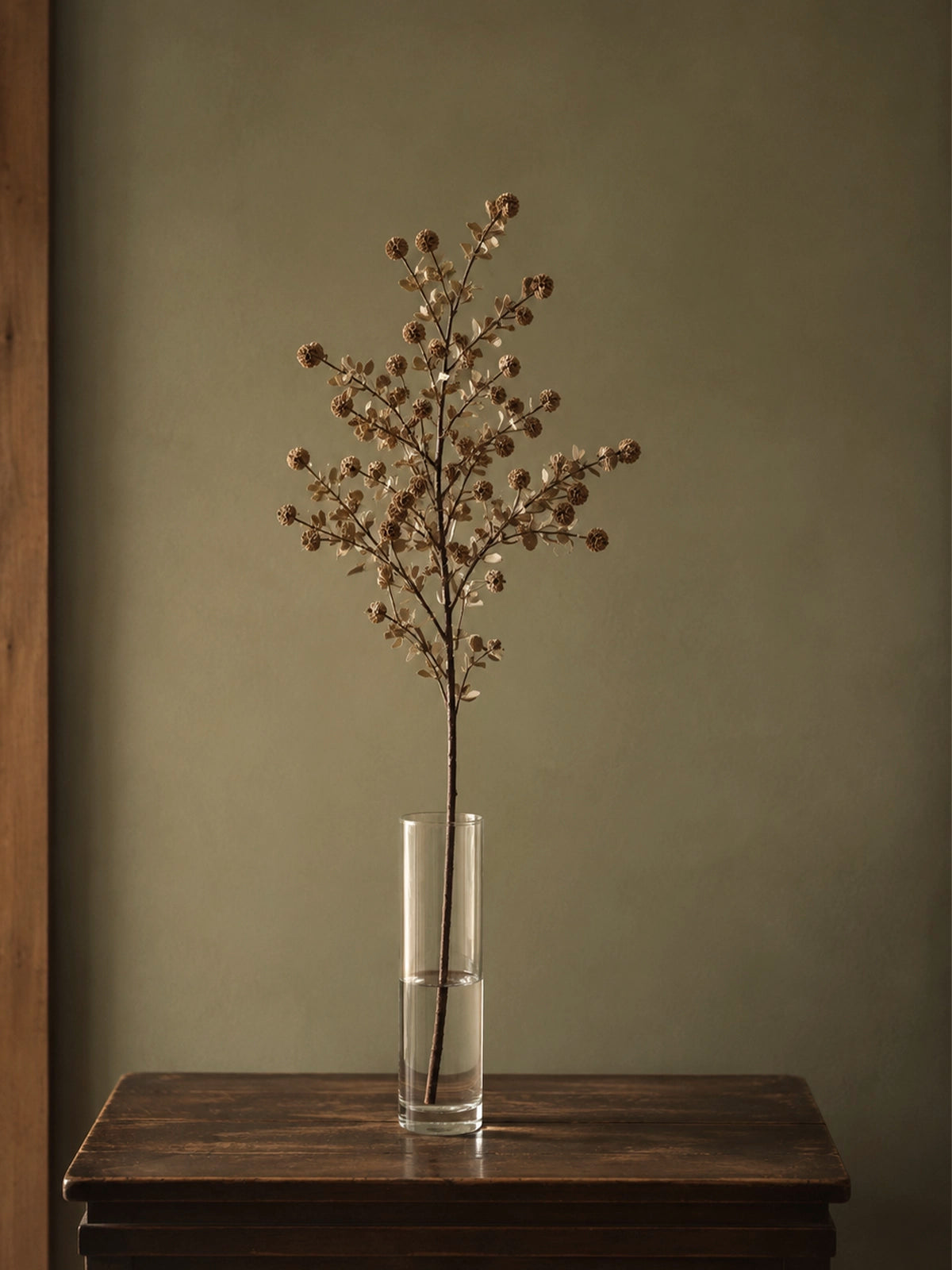 Rama Decorativa de Conos de Pino Marrón – 82 cm