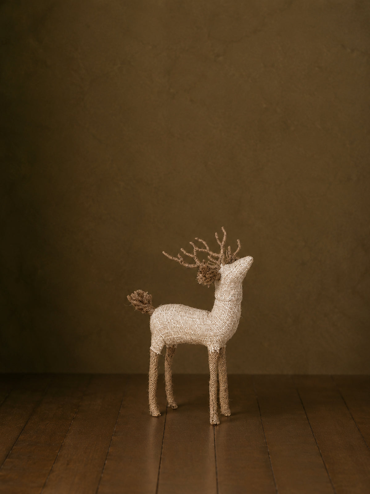 Reno Navideño de Papel Maché y Lúrex Blanco y Dorado 16 cm