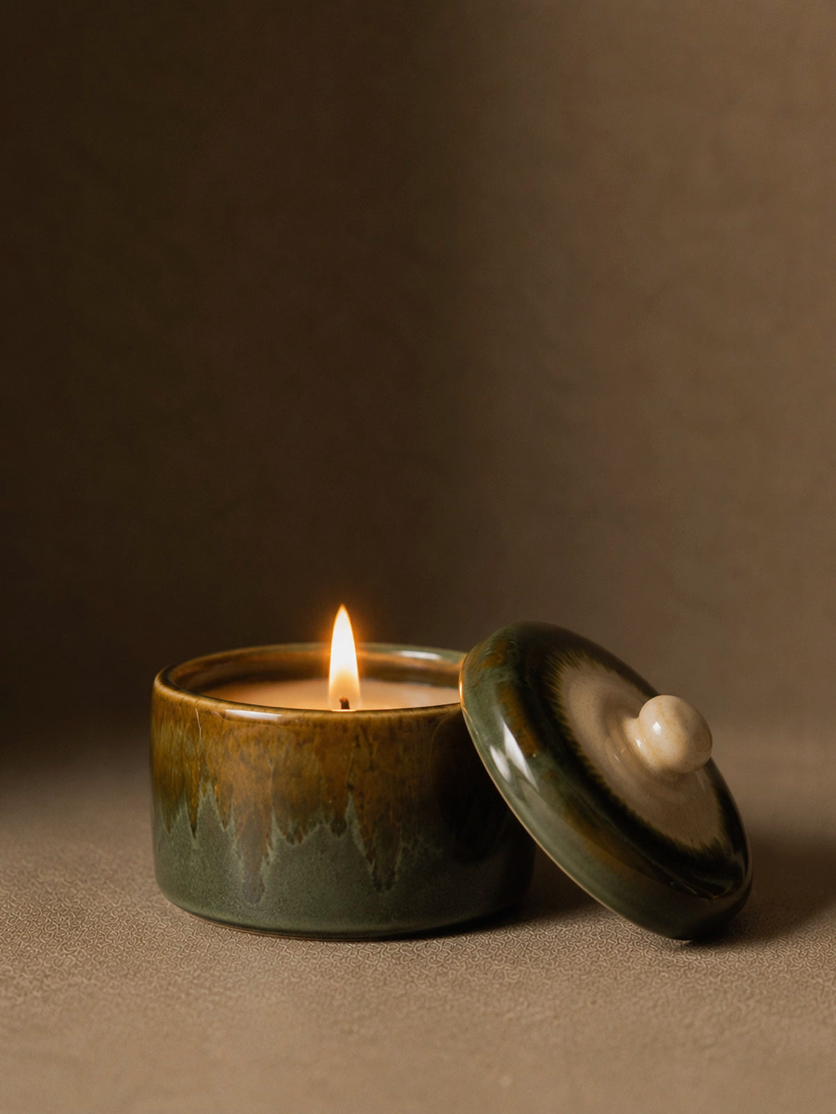 Set de 2 Velas en Tarro de Cerámica – Beige y Verde Oliva
