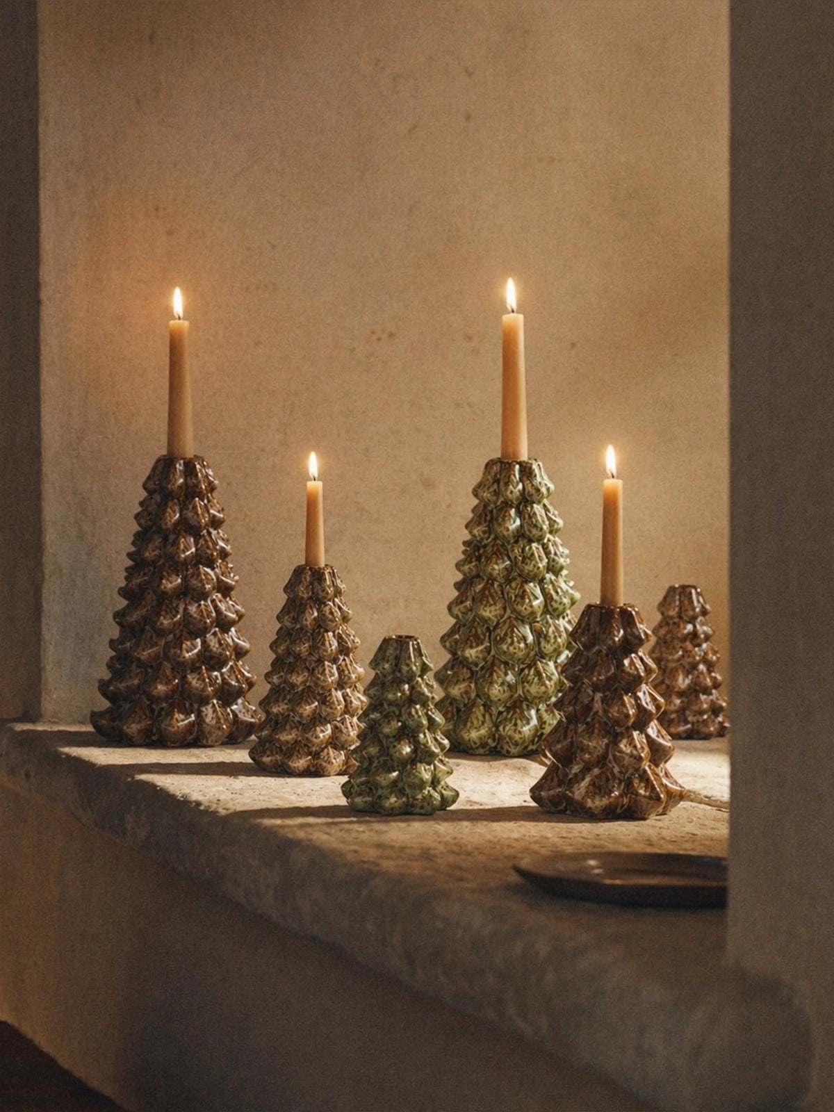 Set de 2 Portavelas Árbol de Navidad de Cerámica Verde y Marrón – 25 cm