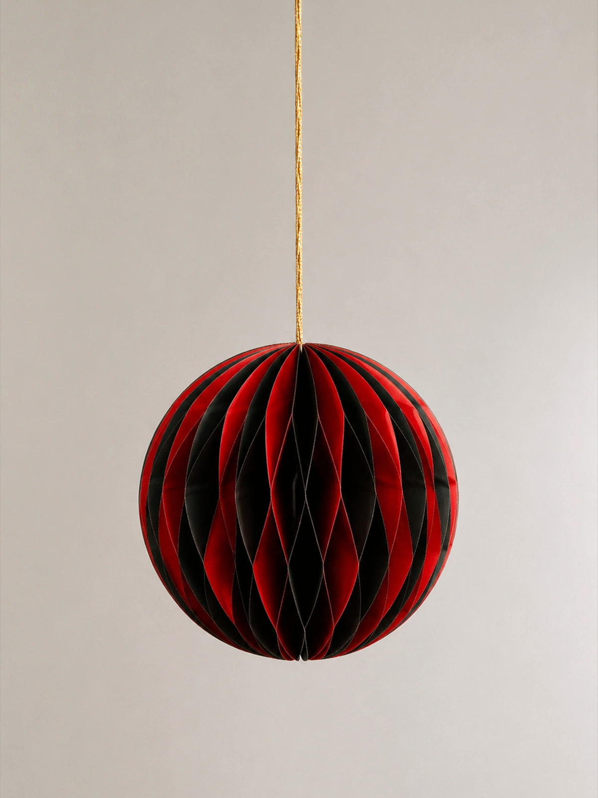 Set de 4 Bolas de Navidad de Papel Rojo y Negro – Ø25 cm