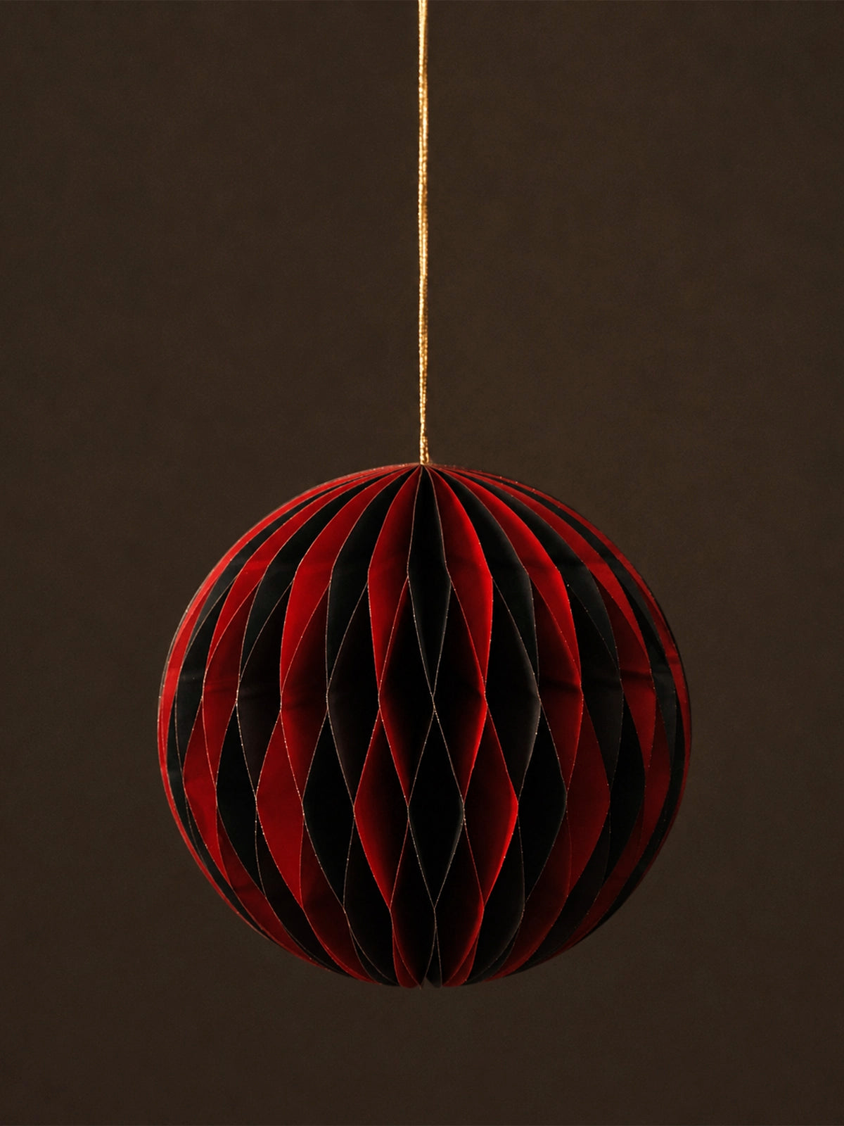 Set de 4 Bolas de Navidad de Papel Rojo y Negro – Ø25 cm