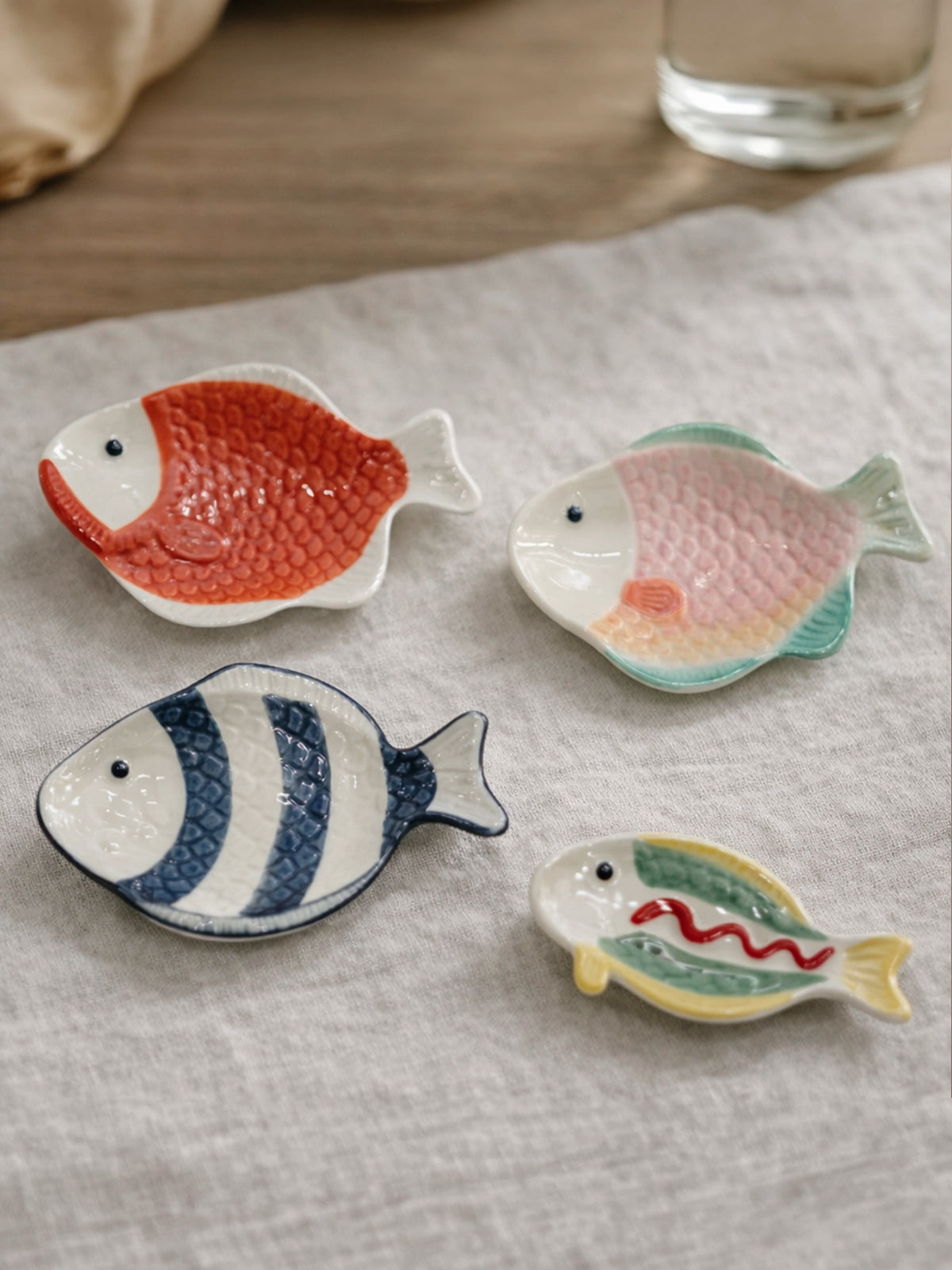 Set de 4 cuencos de cerámica con forma de pez 11,5 x 7 cm