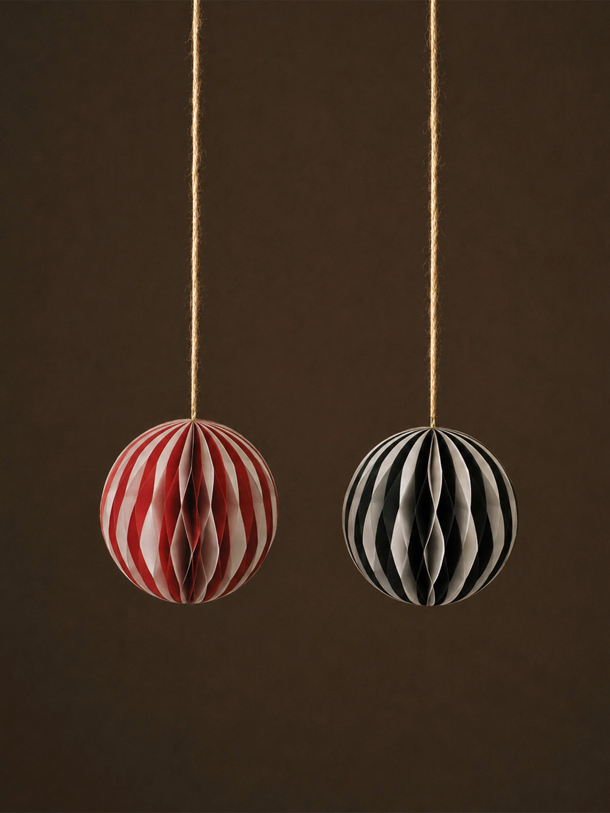 Set de 6 Bolas de Navidad de Papel – Rojo y Negro Ø15 cm