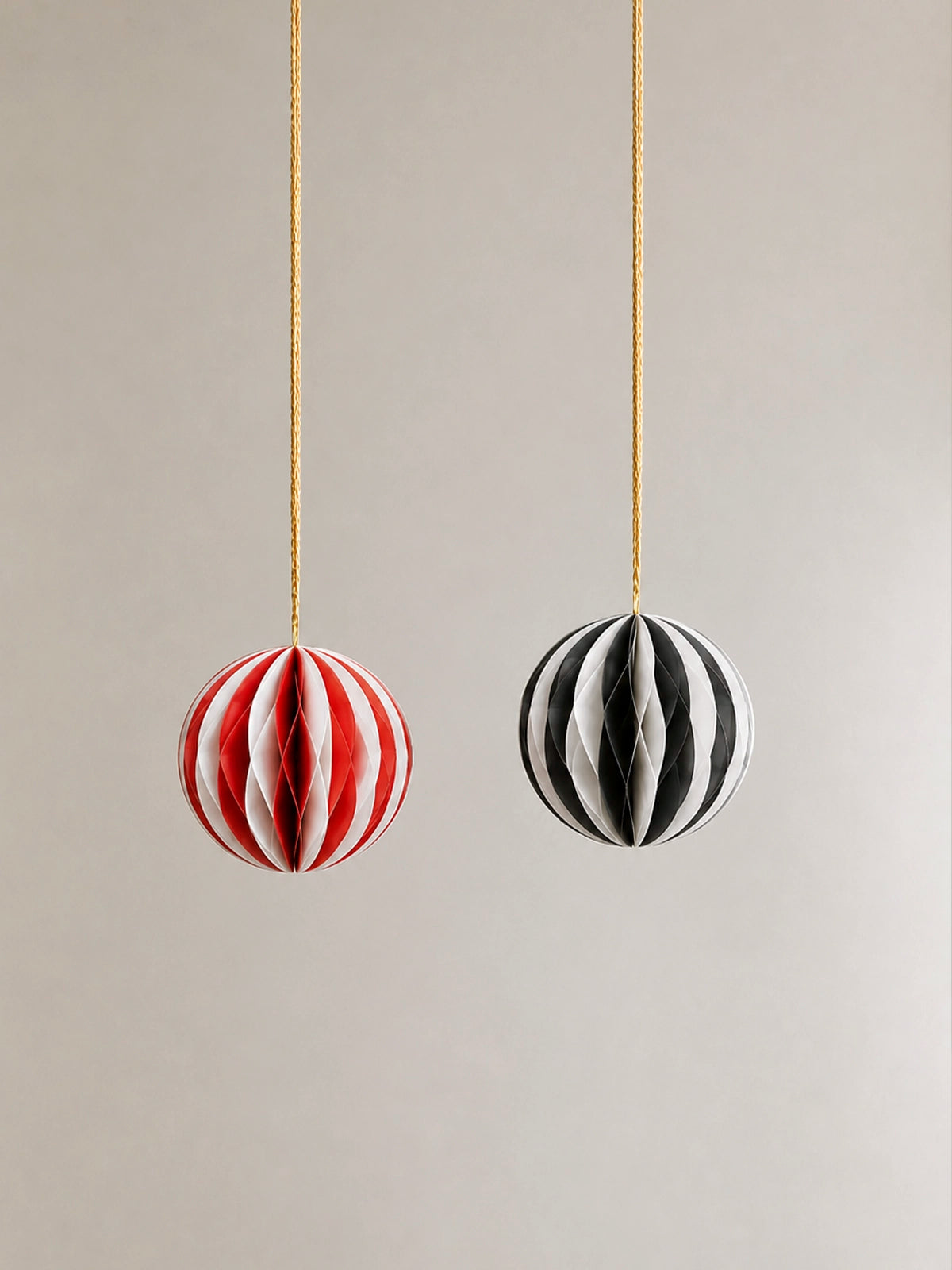 Set de 6 Bolas de Navidad de Papel – Rojo y Negro Ø15 cm