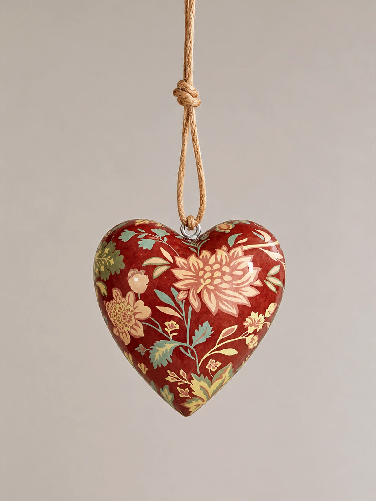 Set de 6 Corazones Navideños Colgantes de Madera de Mango – Burdeos Floral 8 × 8 cm