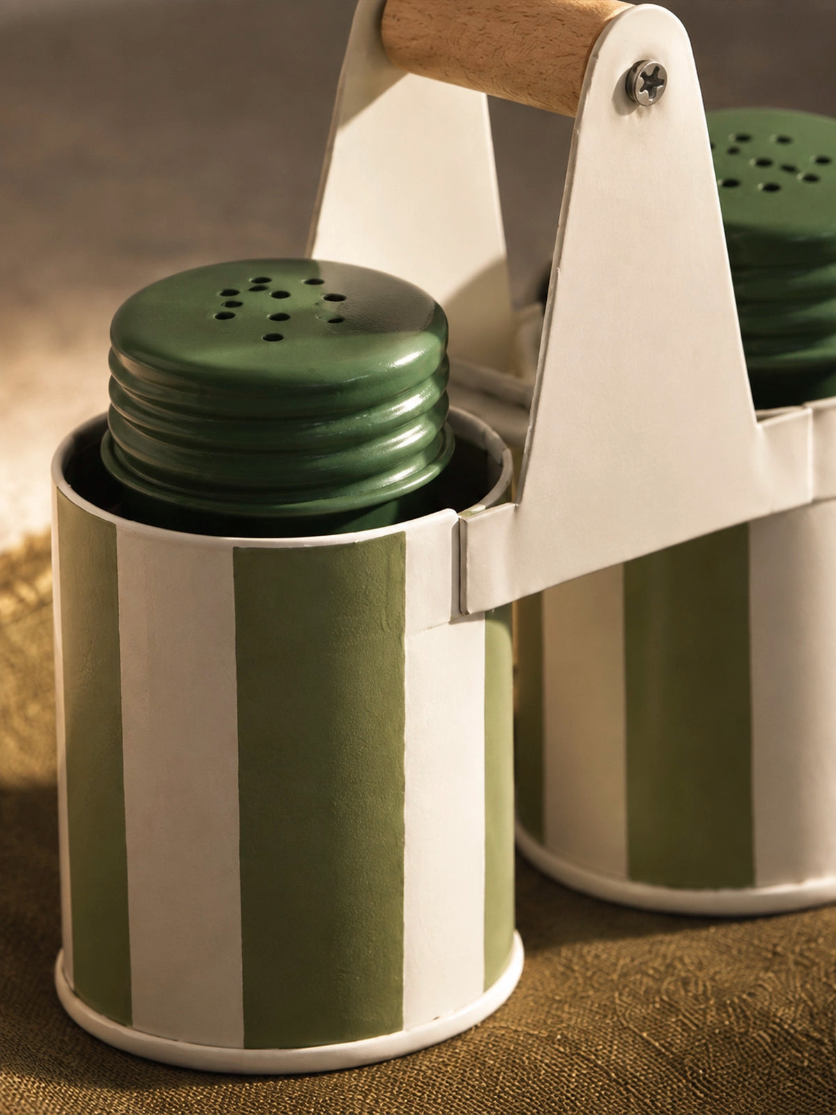 Set Salero y Pimentero de Metal con Rayas Verde Agua y Blanco – 13 × 7 × 15 cm
