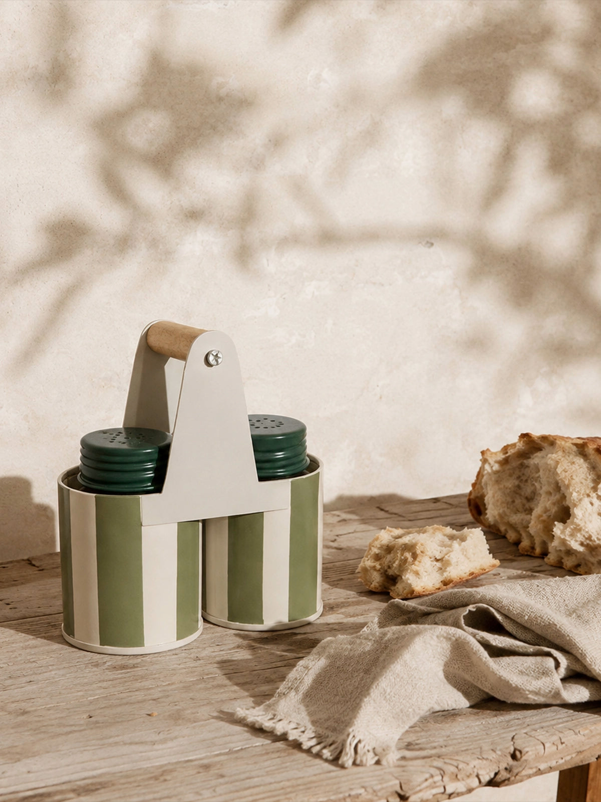 Set Salero y Pimentero de Metal con Rayas Verde Agua y Blanco – 13 × 7 × 15 cm