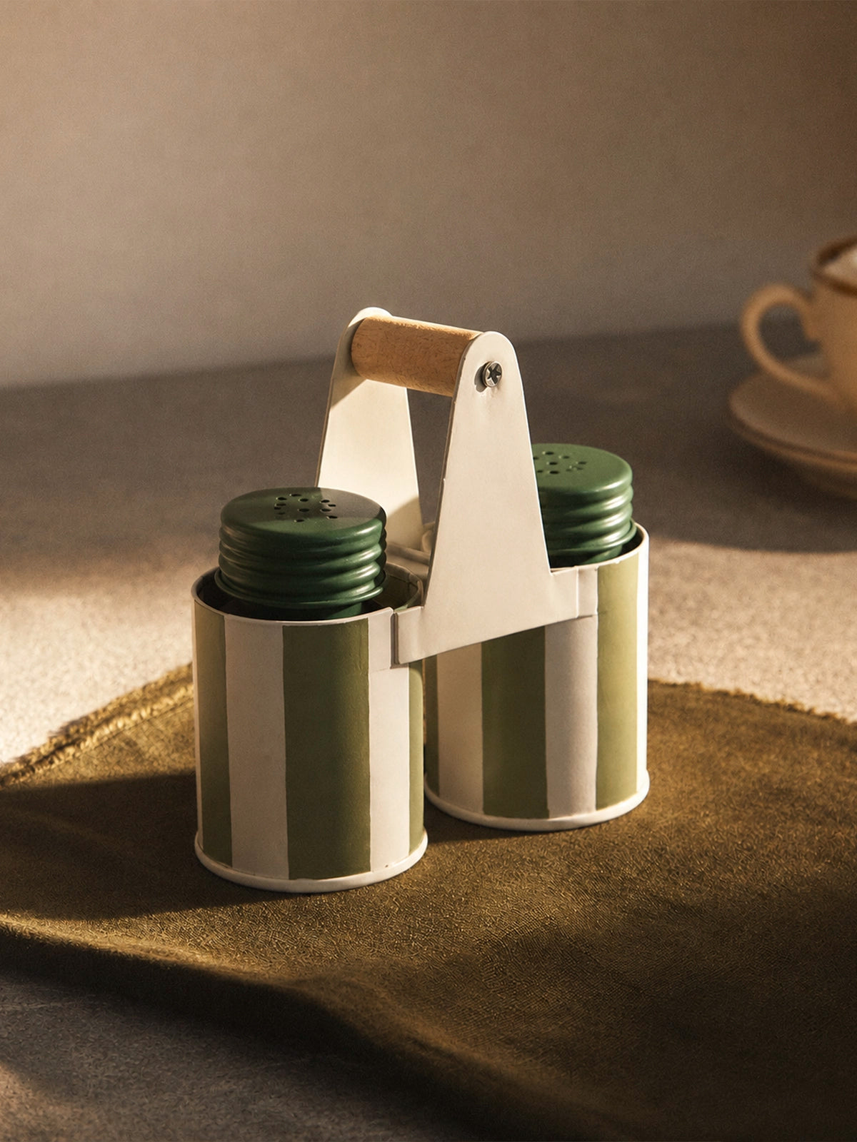Set Salero y Pimentero de Metal con Rayas Verde Agua y Blanco – 13 × 7 × 15 cm