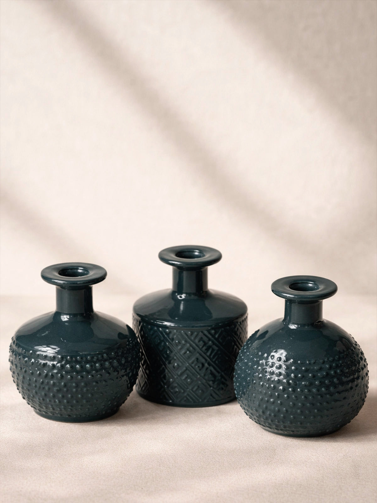 Juego de 3 botellitas decorativas Granda de vidrio reciclado azul plomo 12 cm — set sostenible sin plomo