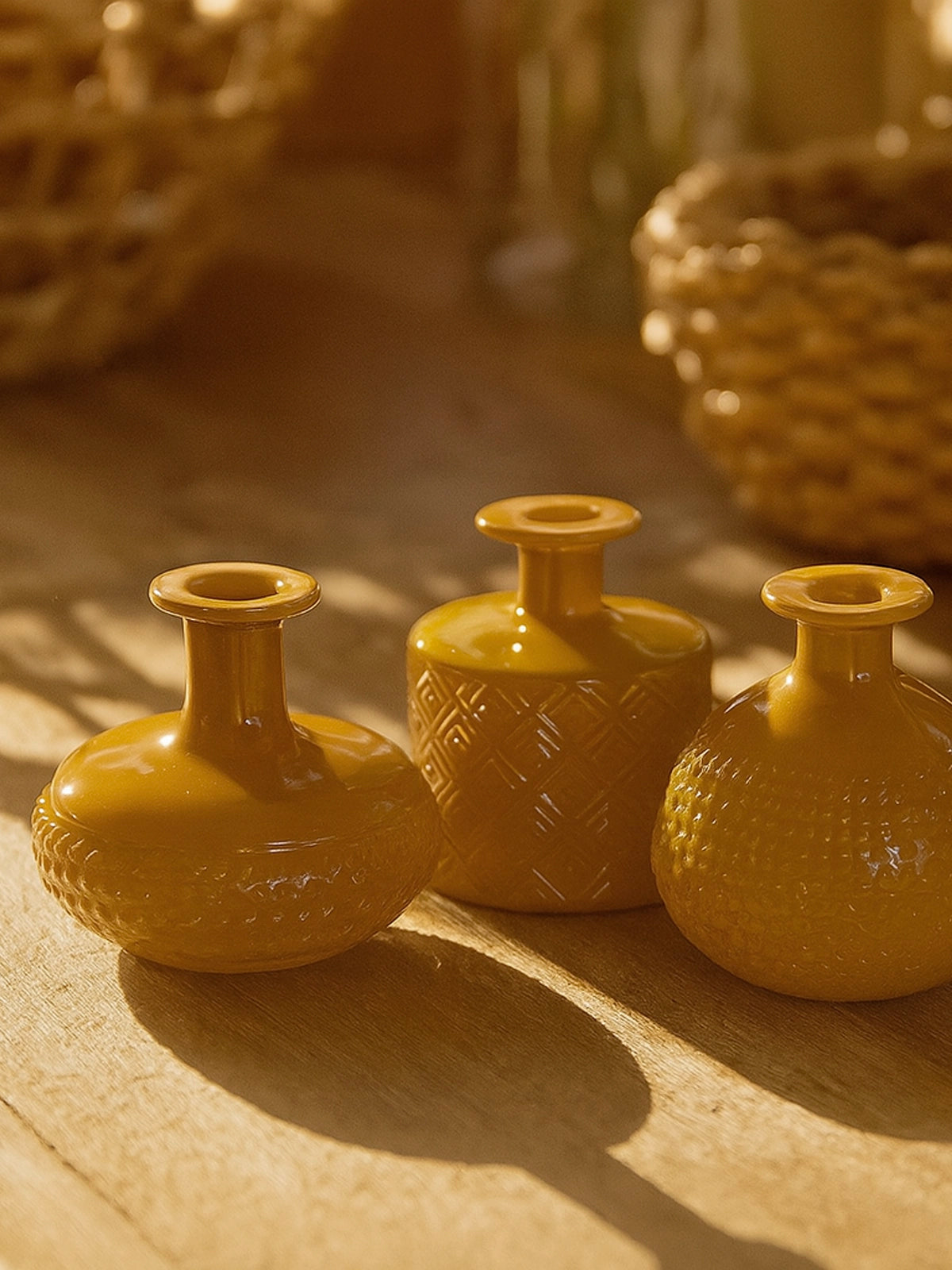 Juego de 3 botellitas Granada de vidrio reciclado en color mostaza