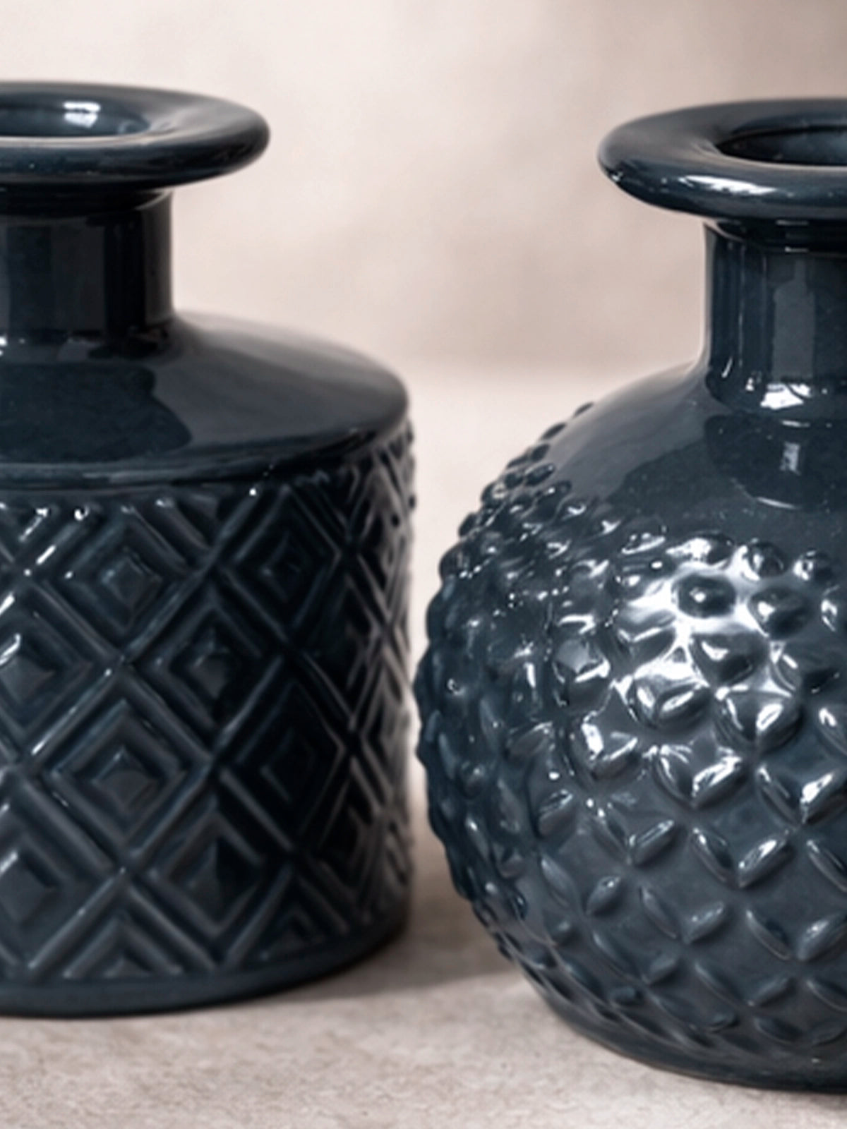 Juego de 3 botellitas decorativas Granda de vidrio reciclado azul plomo 12 cm — set sostenible sin plomo