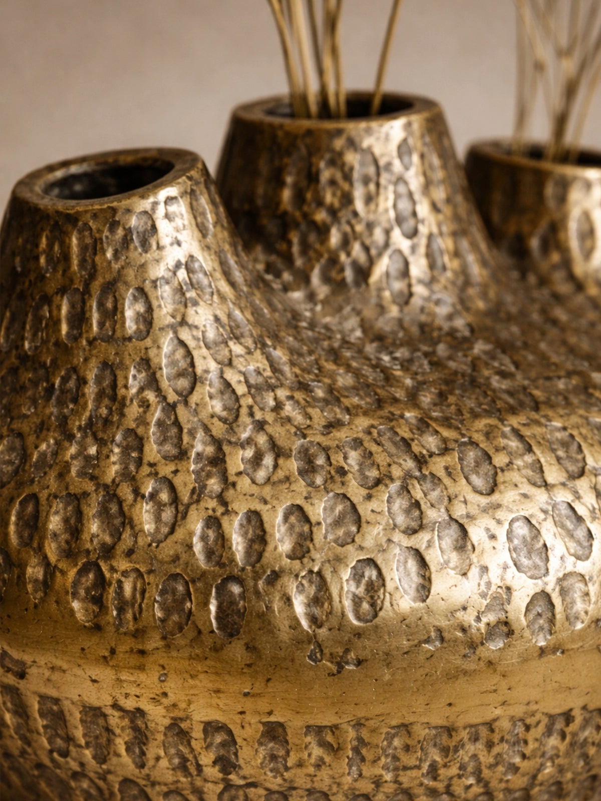 Jarrón decorativo de metal dorado antique en forma de coral 20x20 cm — jarrón original elegante