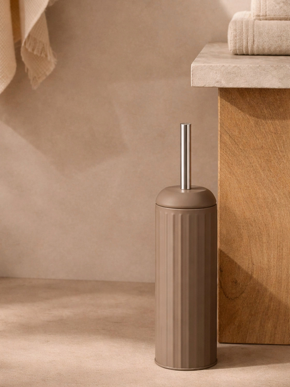 Escobilla de baño metal líneas suaves