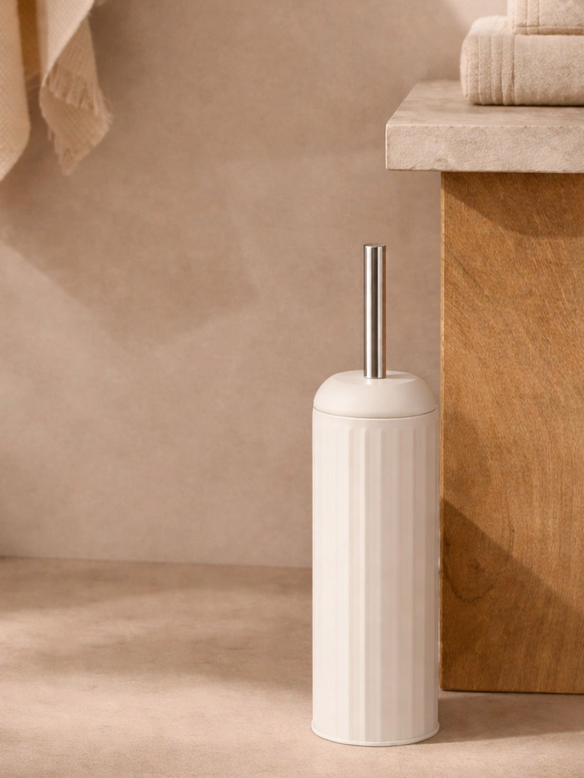 Escobilla de baño metal líneas suaves