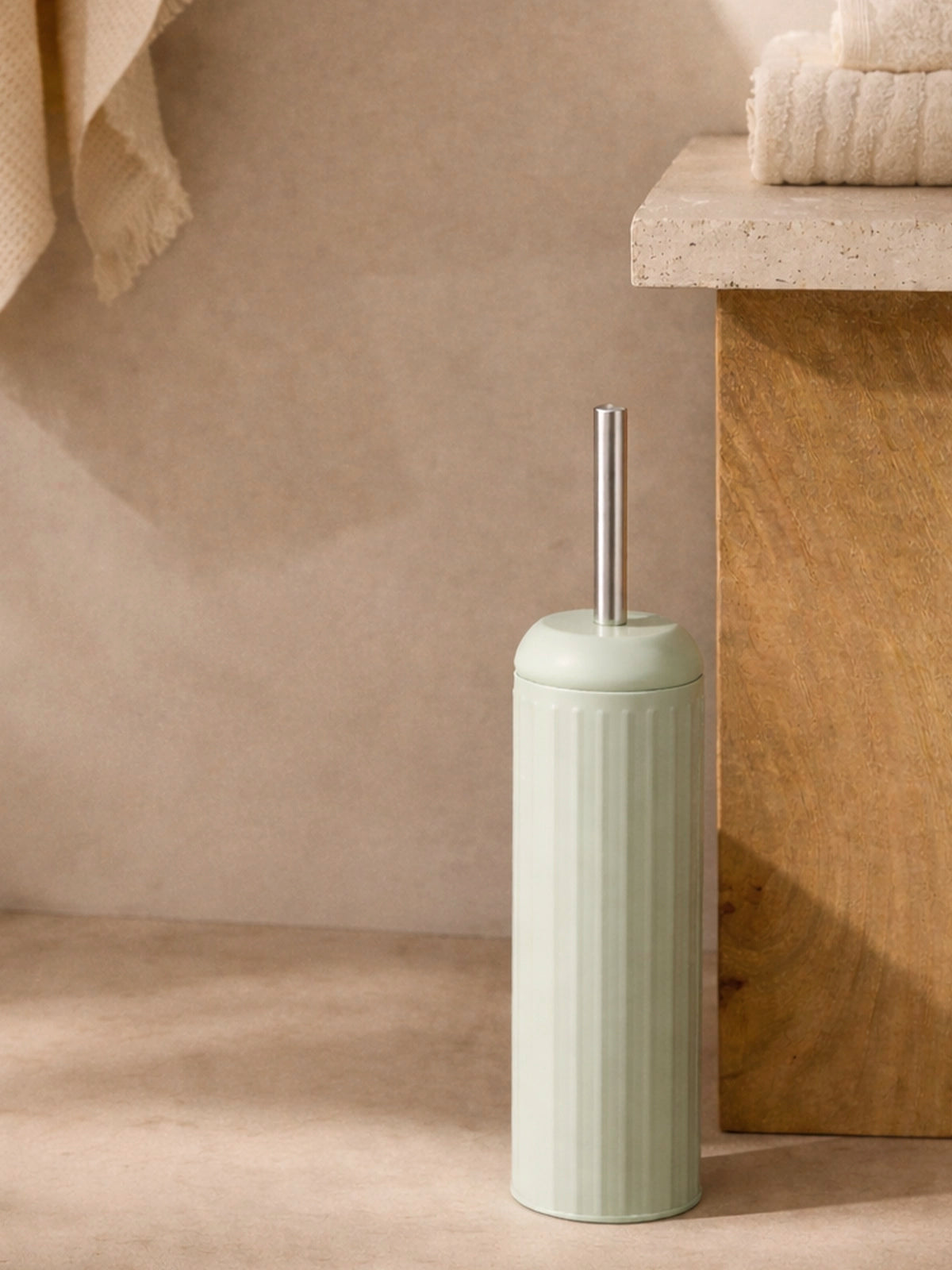 Escobilla de baño metal líneas suaves