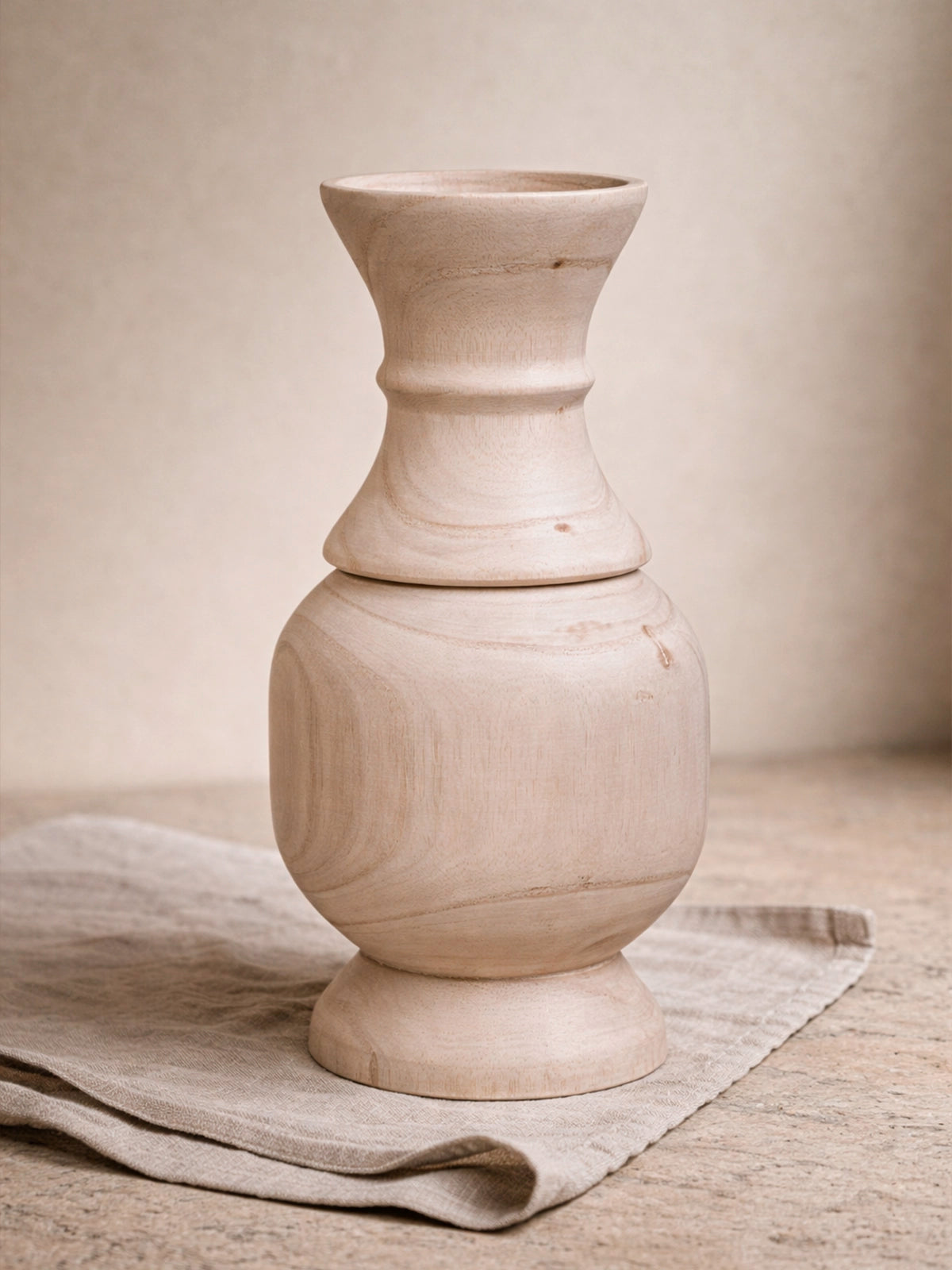 Jarrón Kale alto de madera de paulownia en tonos naturales — decoración orgánica para hogar