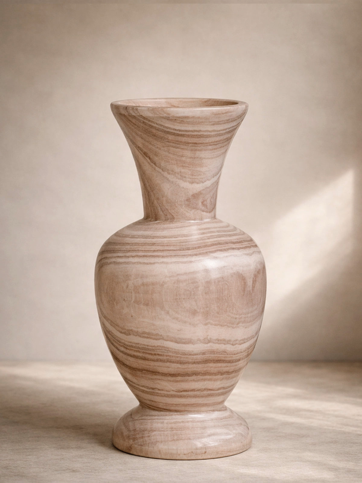 Jarrón decorativo de madera de paulownia en tonos naturales — pieza artesanal para hogar