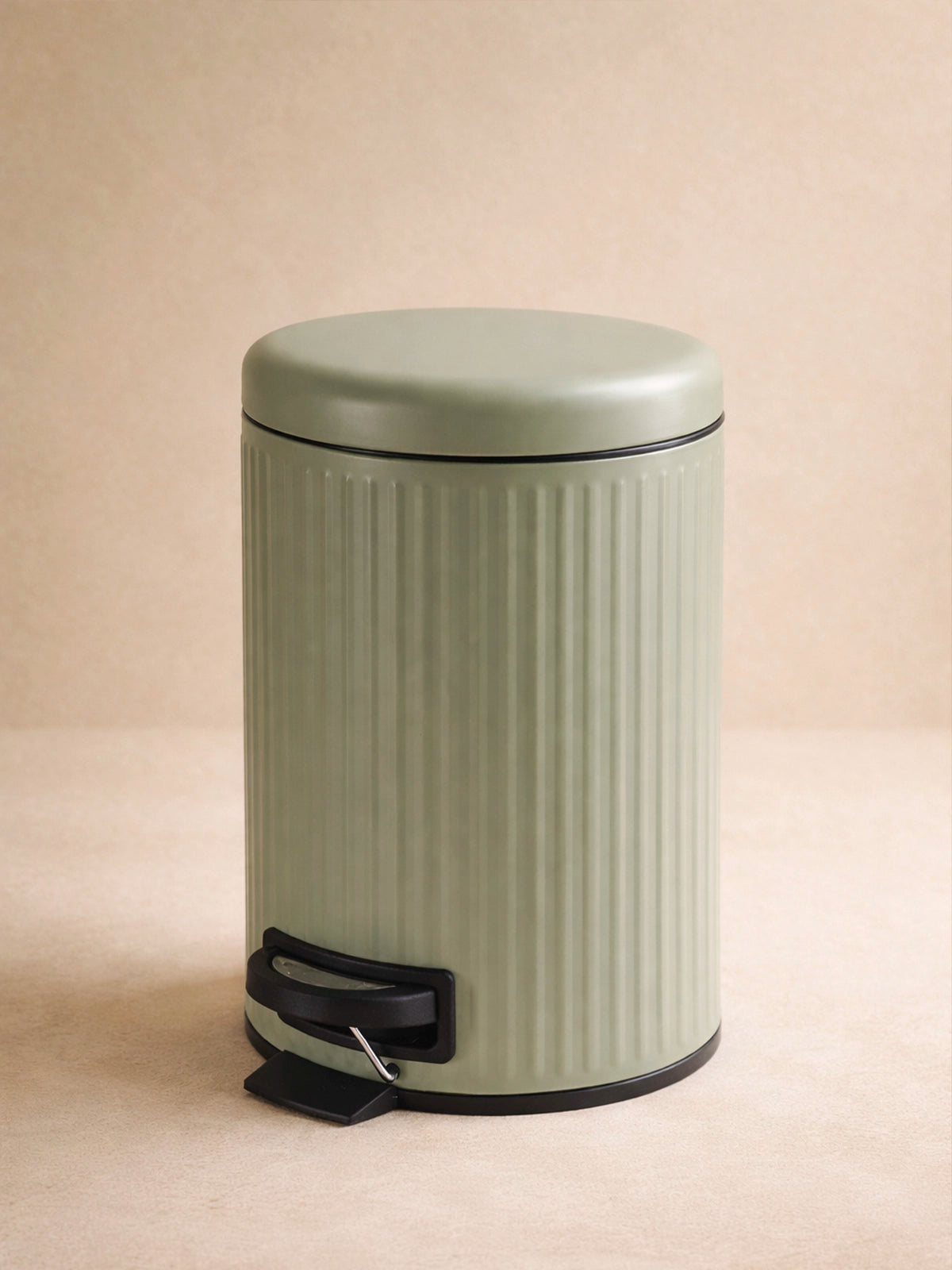 Papelera de baño metal líneas suaves